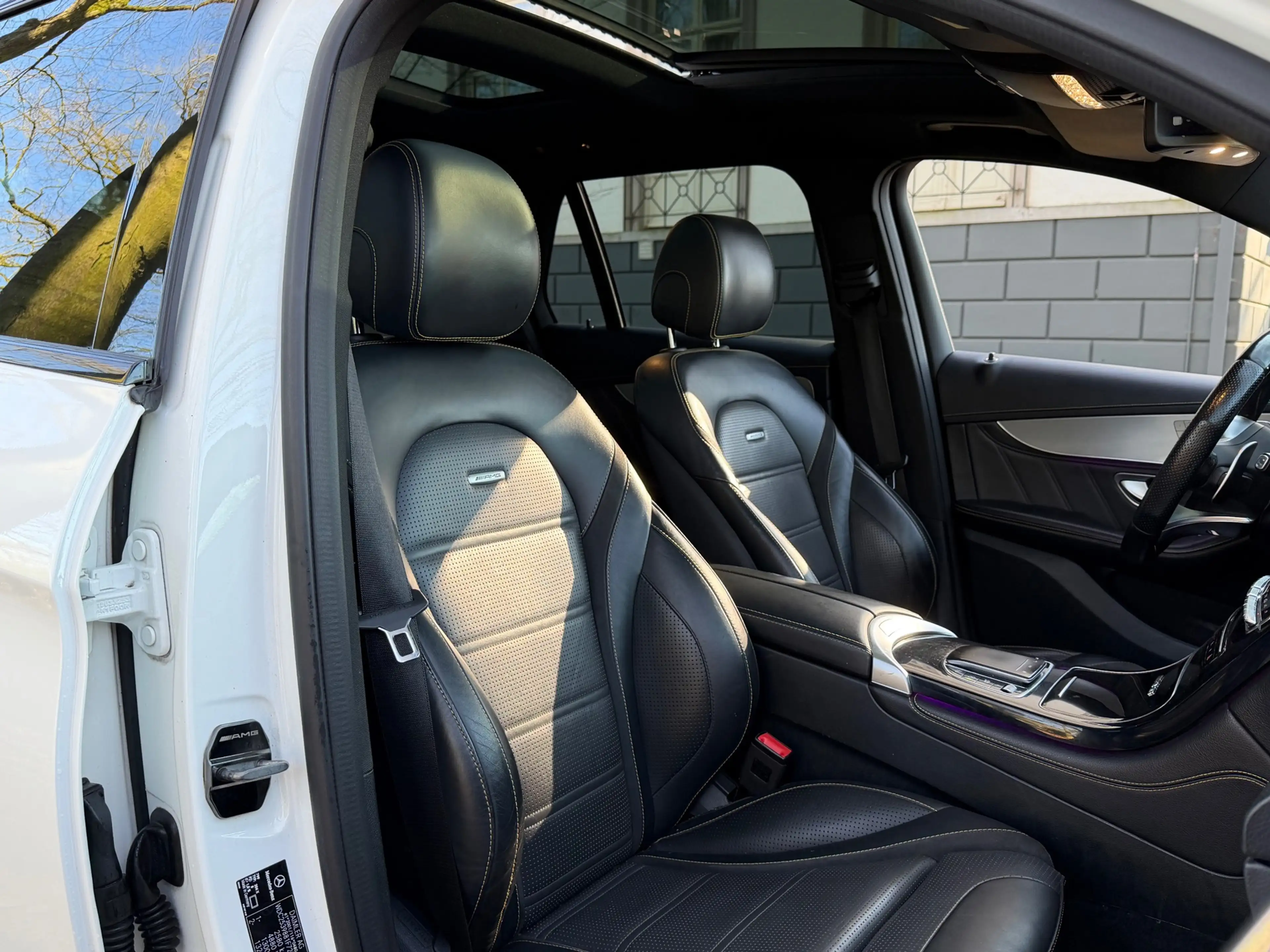 Mercedes-Benz GLC 63 AMG 4MATIC+|Dealer OH|Facelift|Panorama|Burmester|360| — photo 40