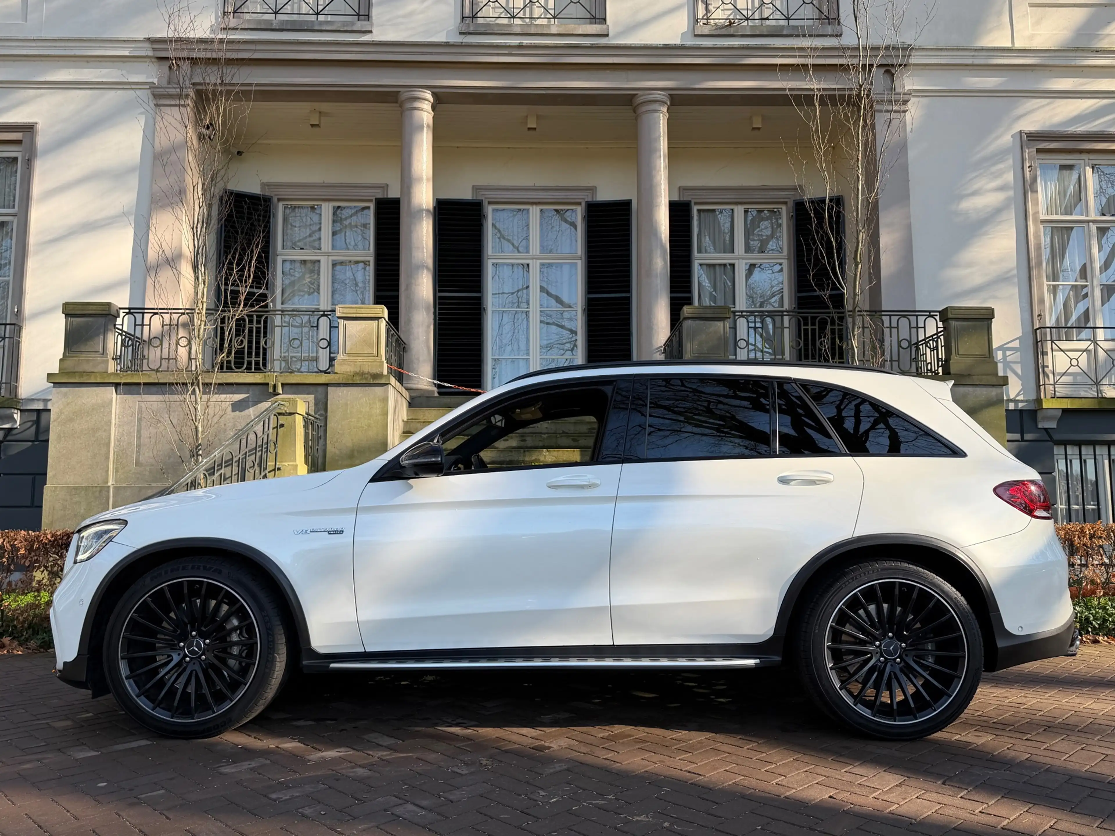 Mercedes-Benz GLC 63 AMG 4MATIC+|Dealer OH|Facelift|Panorama|Burmester|360| — photo 18