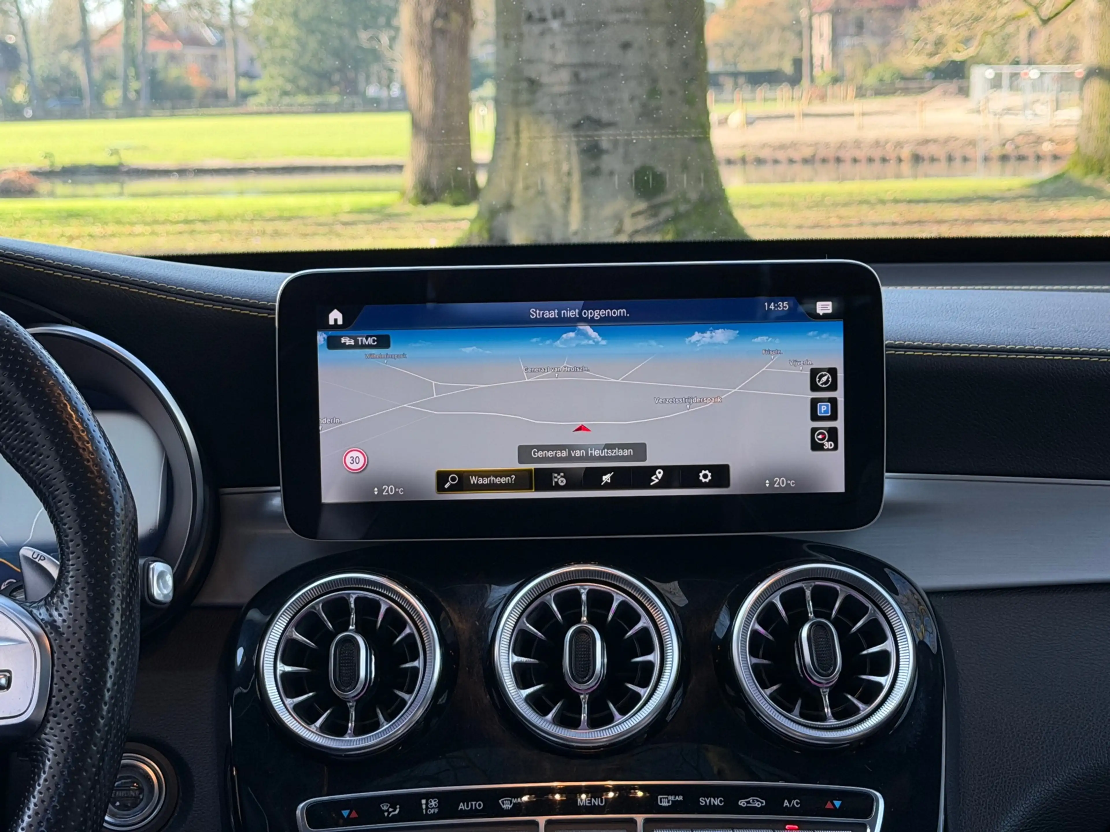 Mercedes-Benz GLC 63 AMG 4MATIC+|Dealer OH|Facelift|Panorama|Burmester|360| — photo 36
