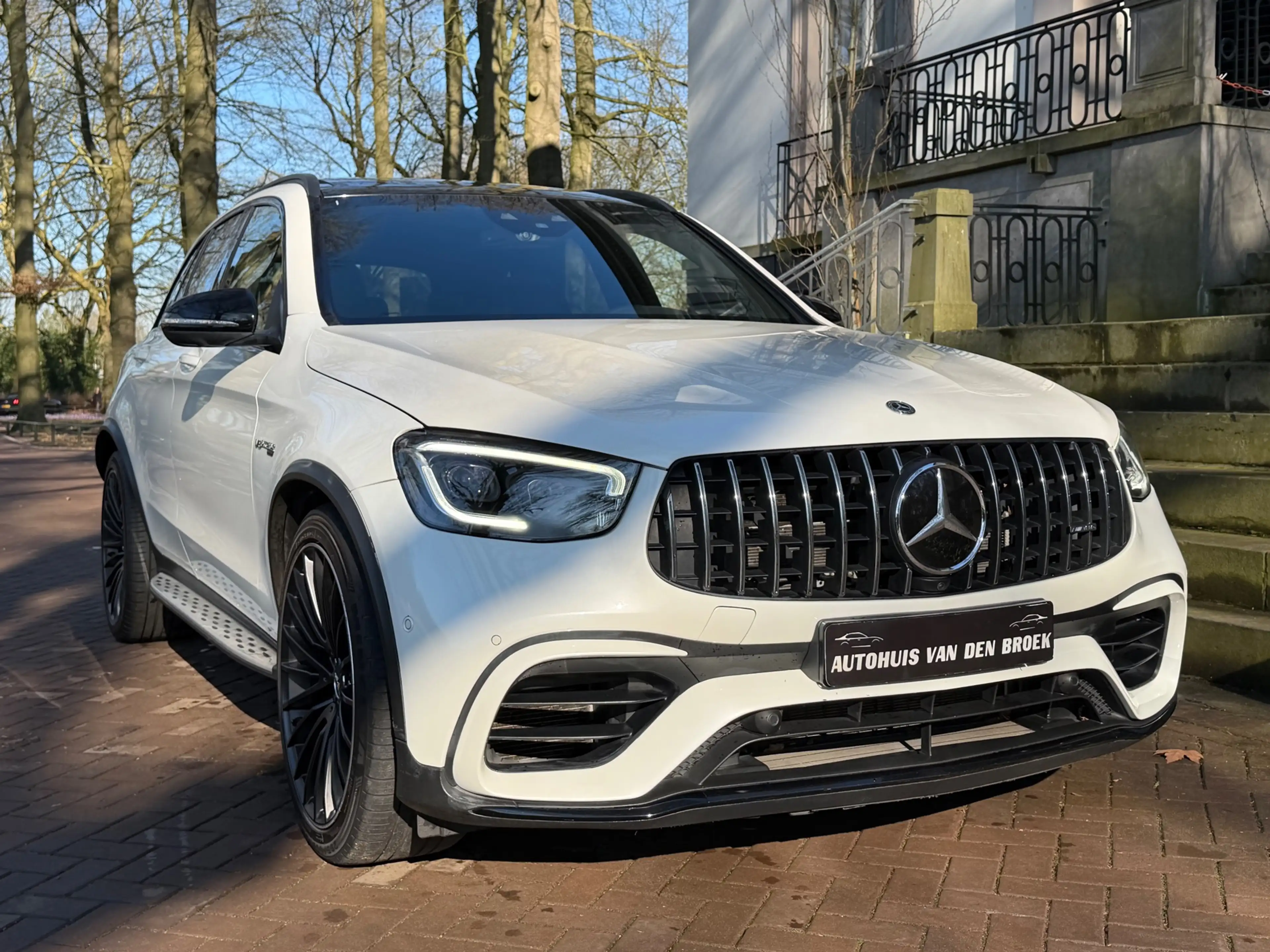 Mercedes-Benz GLC 63 AMG 4MATIC+|Dealer OH|Facelift|Panorama|Burmester|360| — photo 4