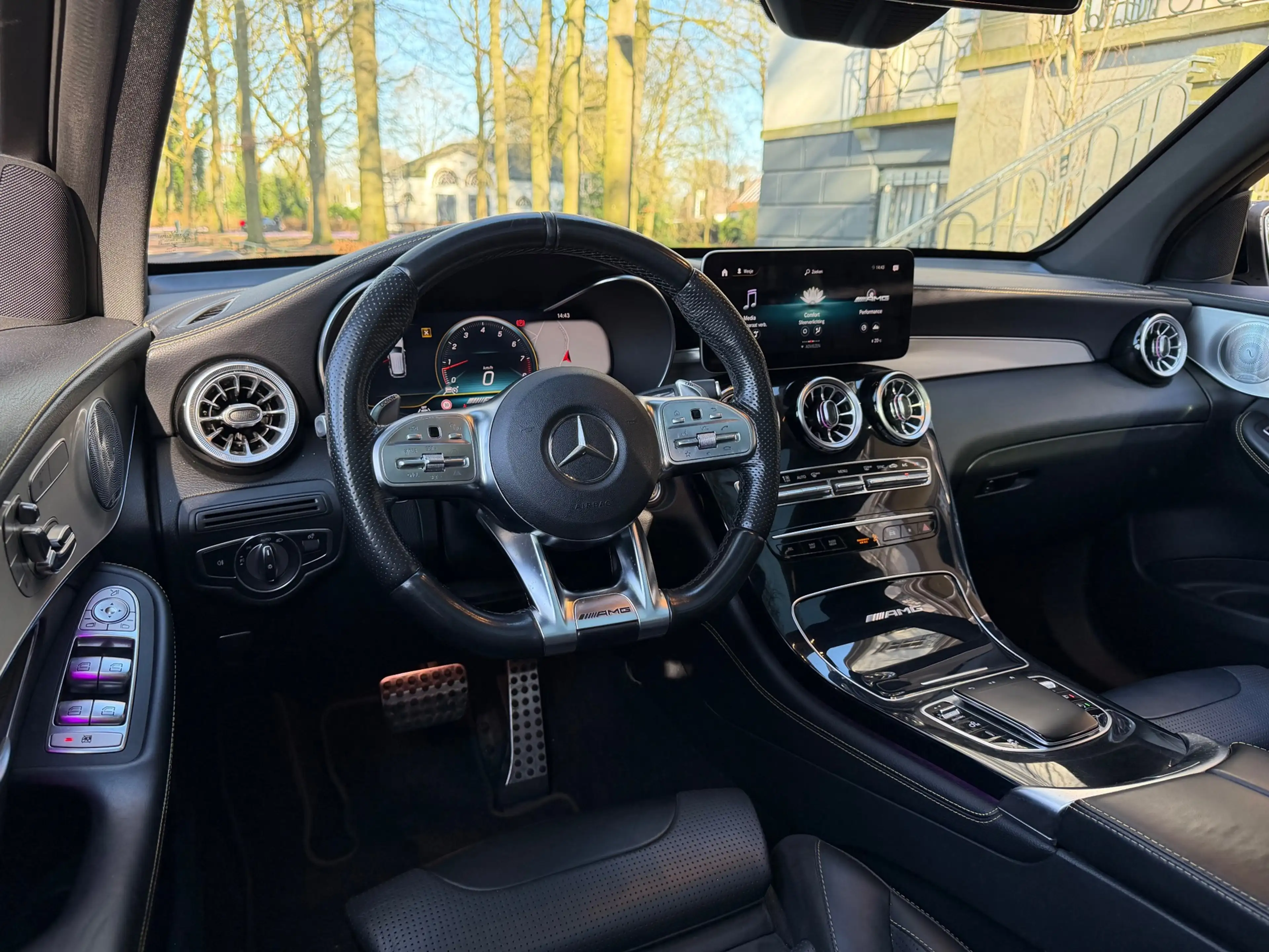 Mercedes-Benz GLC 63 AMG 4MATIC+|Dealer OH|Facelift|Panorama|Burmester|360| — photo 25