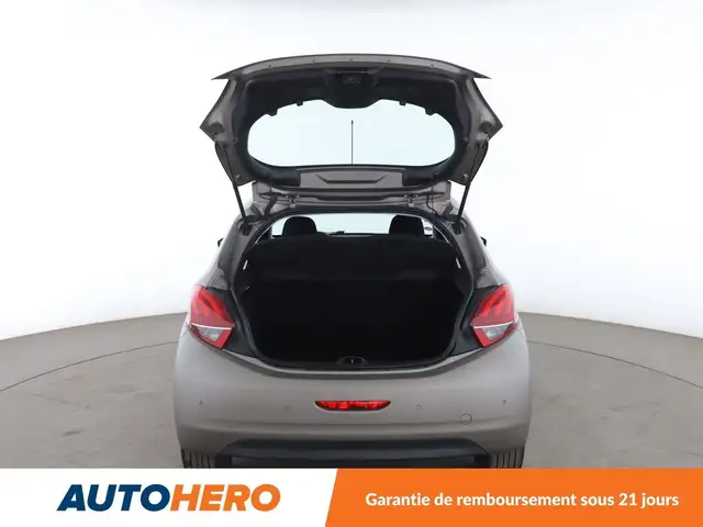 Peugeot 208 view 16