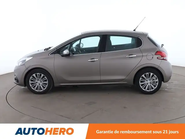 Peugeot 208 view 3