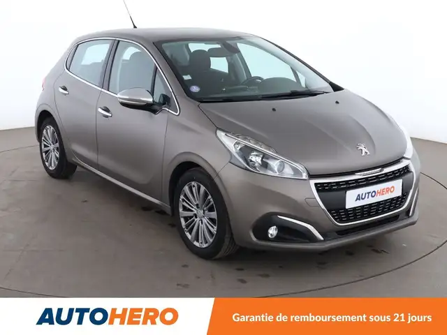 Peugeot 208 view 8