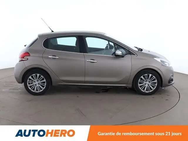 Peugeot 208 view 7