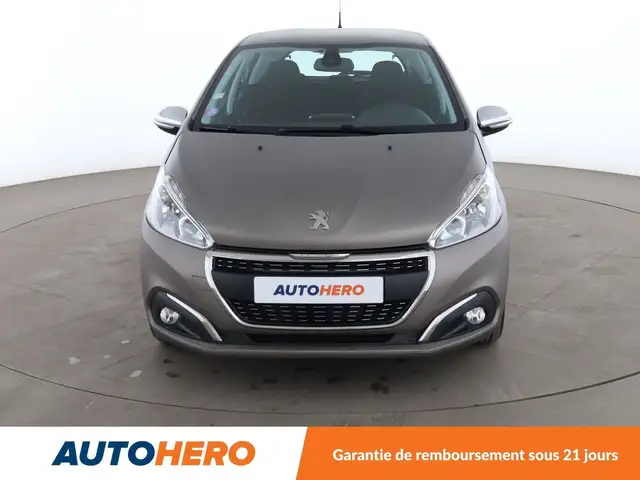 Peugeot 208 view 9