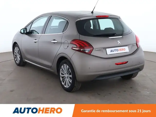Peugeot 208 view 4