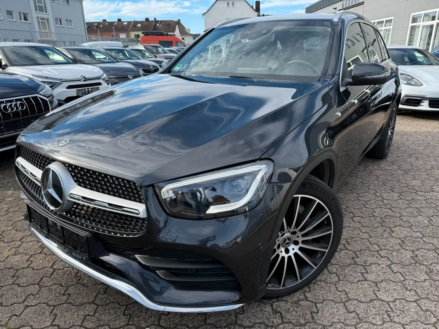 Mercedes-Benz GLC 300 d 4Matic AMG Leder Grau - 2