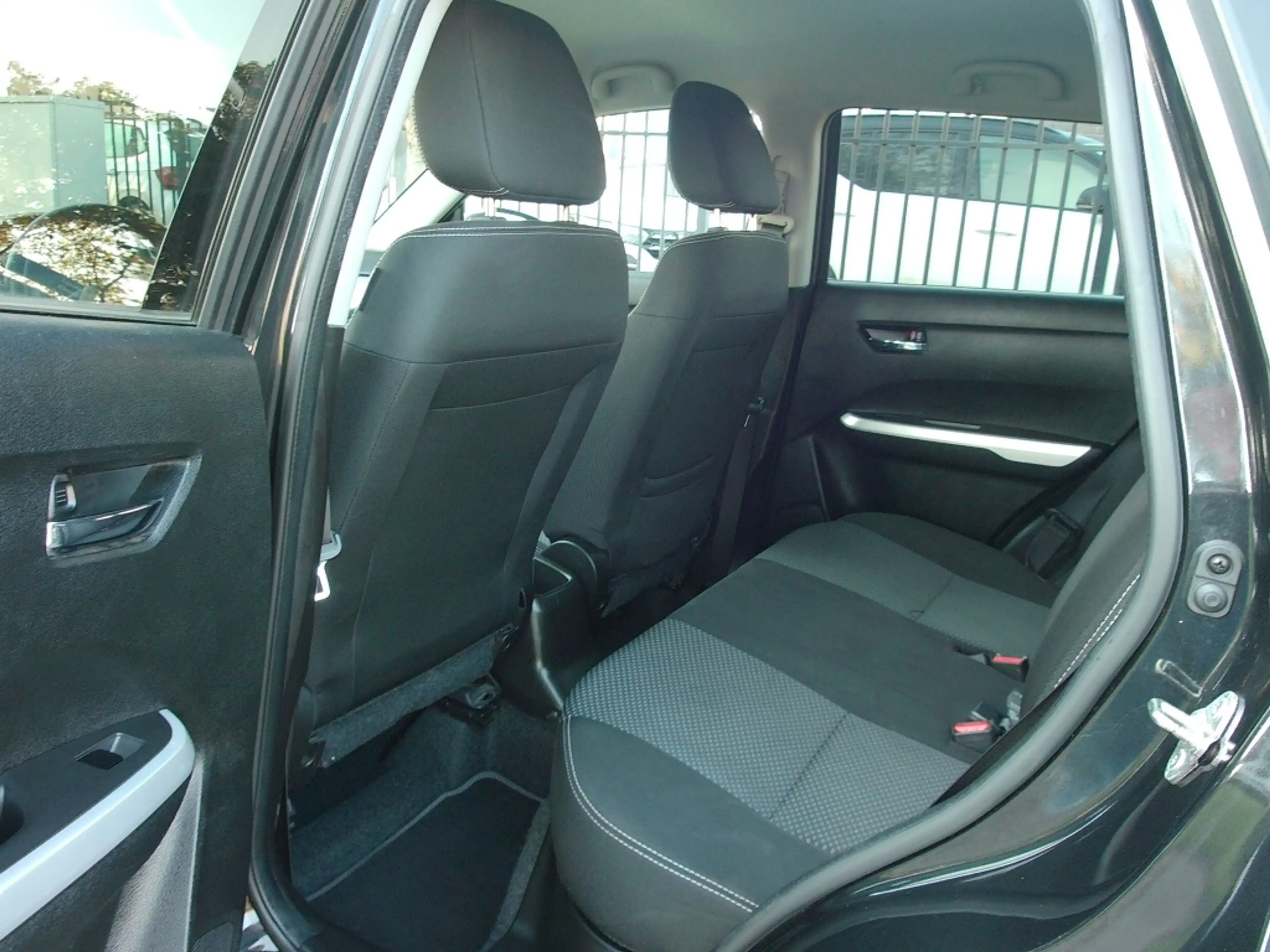 Suzuki Vitara 1.6 VVT 120pk 2WD Exclusive — photo 16