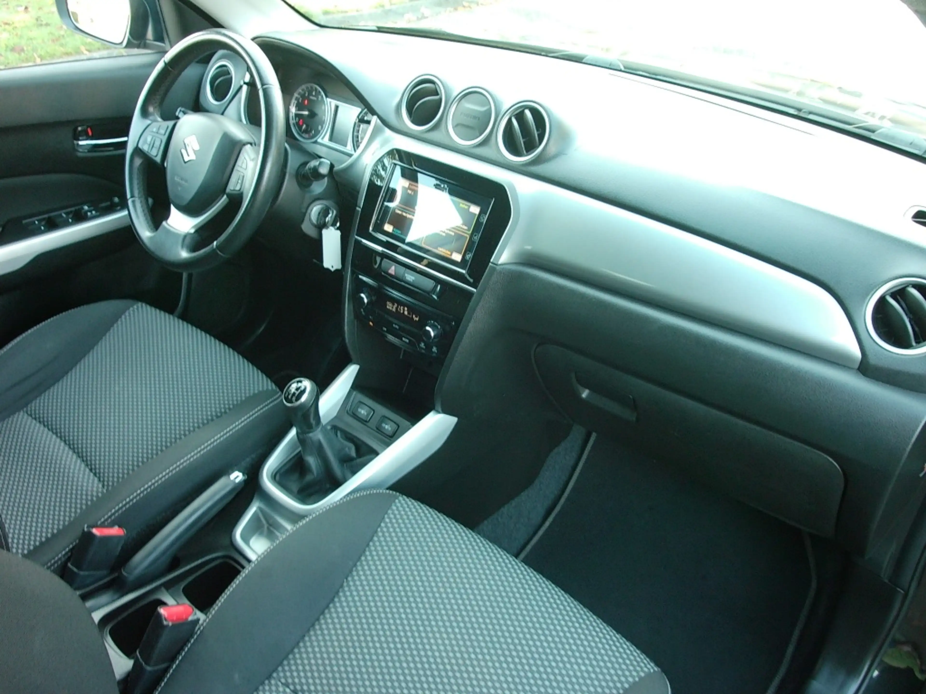 Suzuki Vitara 1.6 VVT 120pk 2WD Exclusive — photo 26