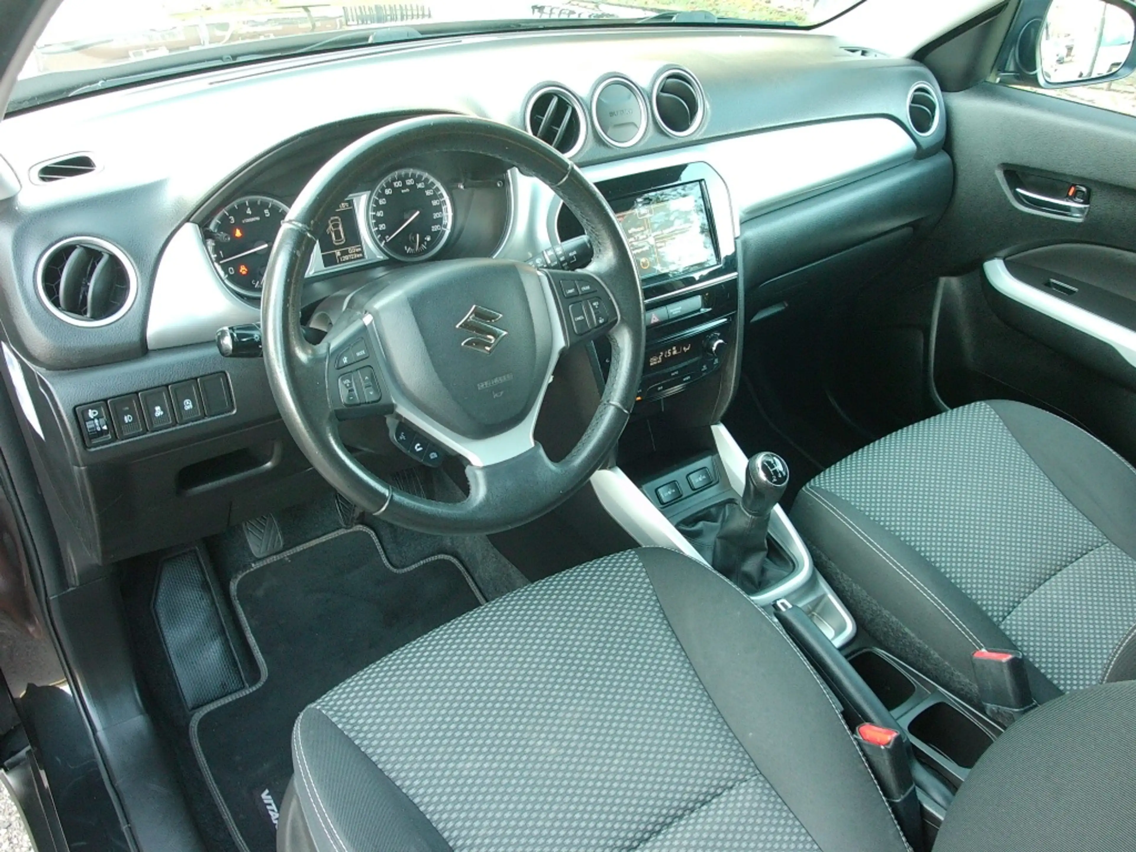 Suzuki Vitara 1.6 VVT 120pk 2WD Exclusive — photo 12