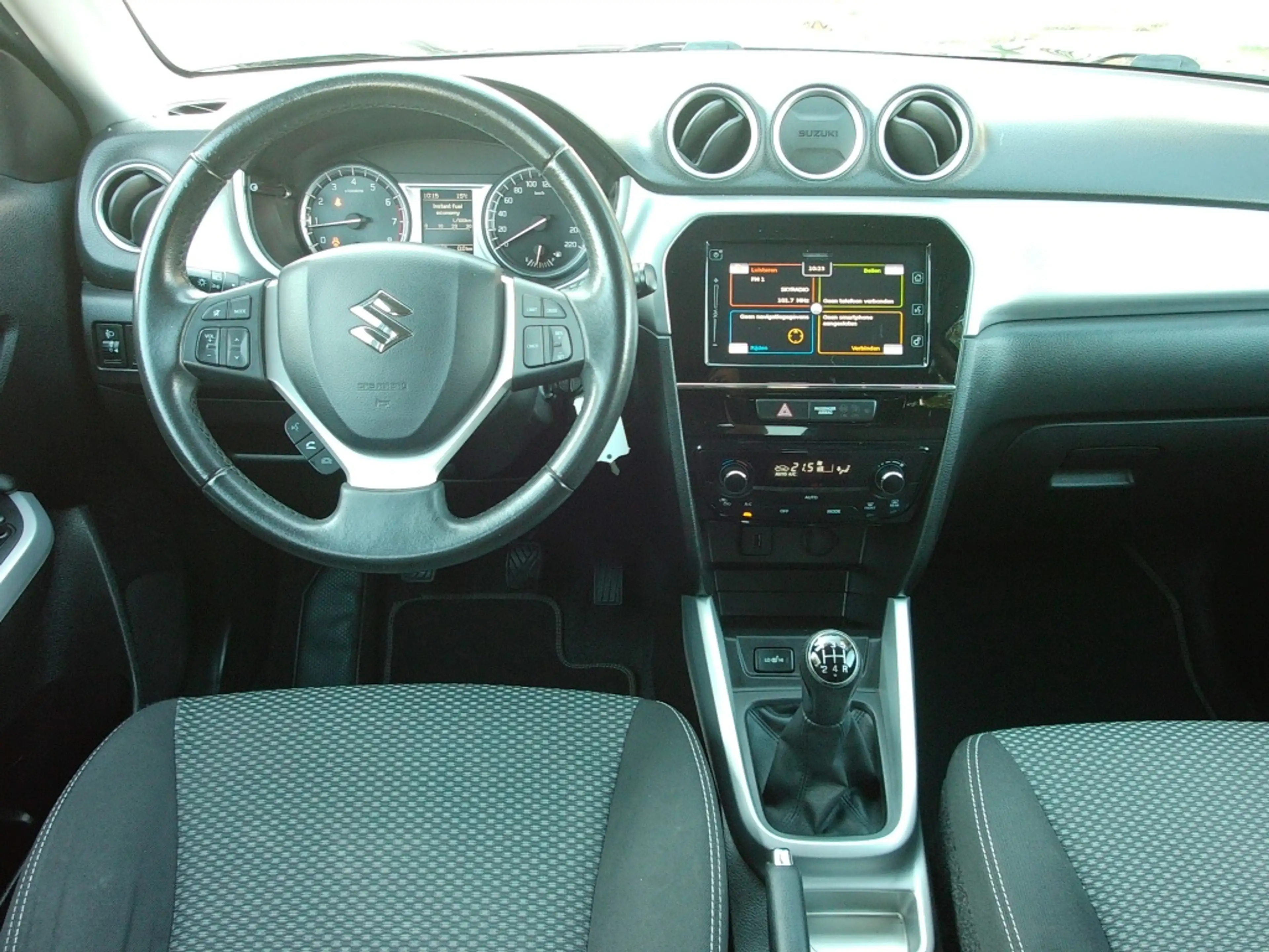 Suzuki Vitara 1.6 VVT 120pk 2WD Exclusive — photo 19