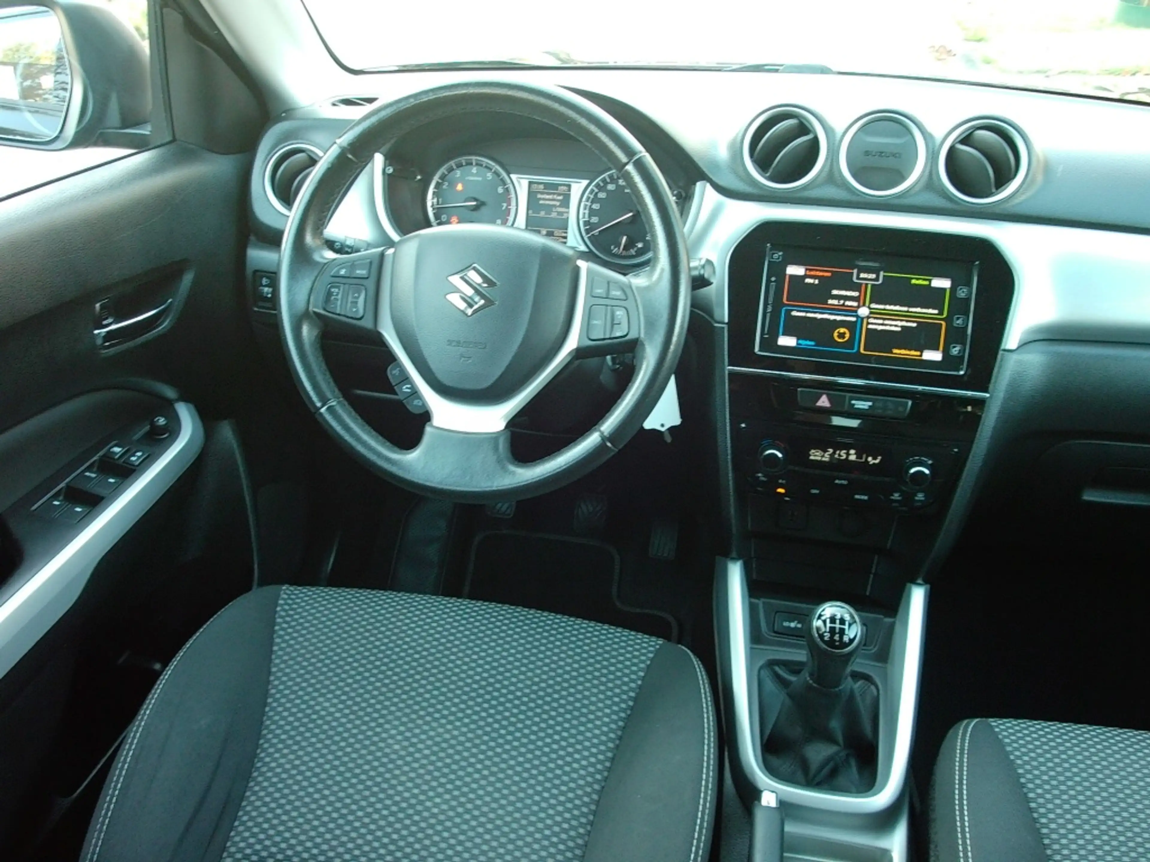 Suzuki Vitara 1.6 VVT 120pk 2WD Exclusive — photo 8