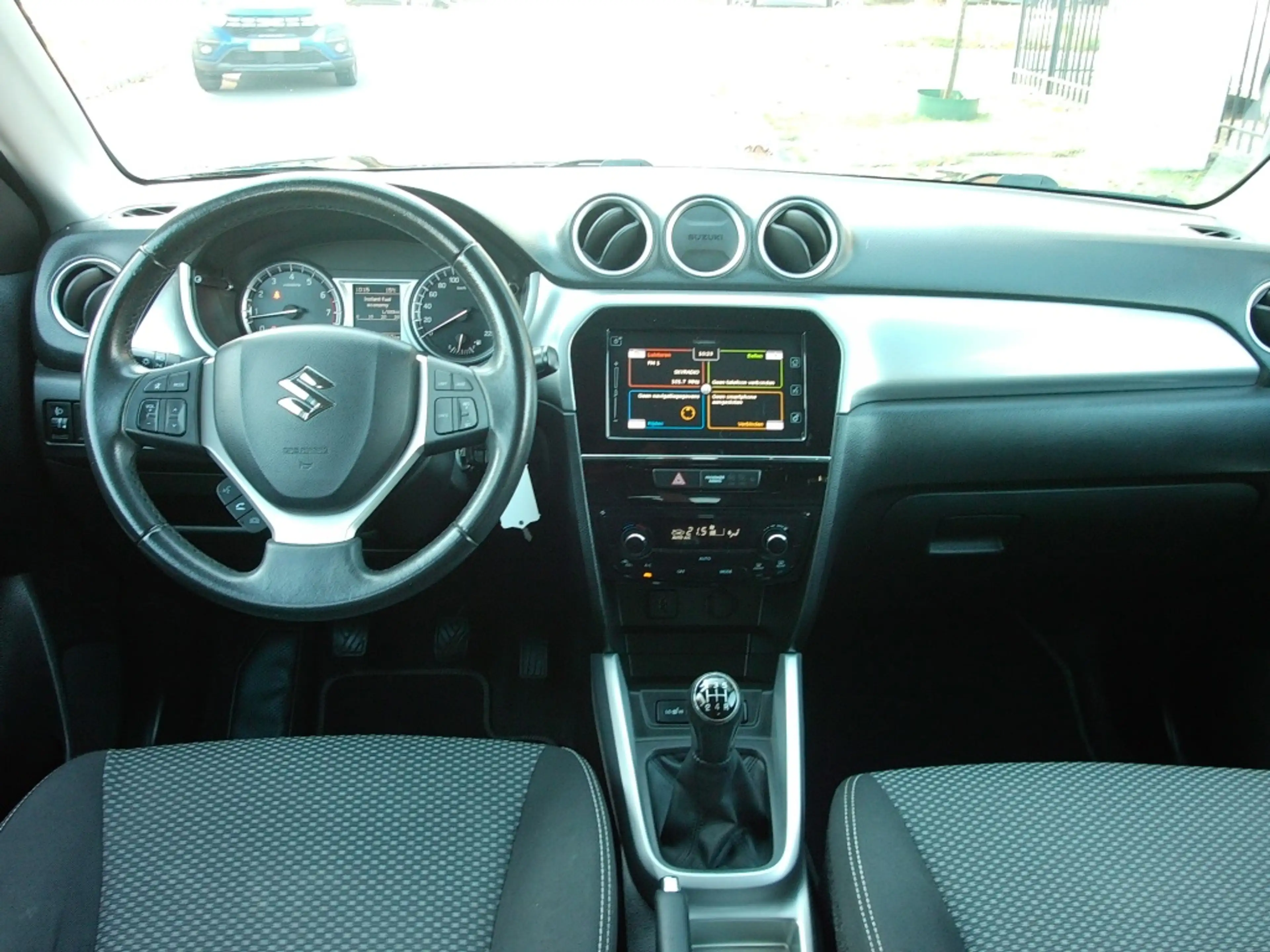 Suzuki Vitara 1.6 VVT 120pk 2WD Exclusive — photo 3