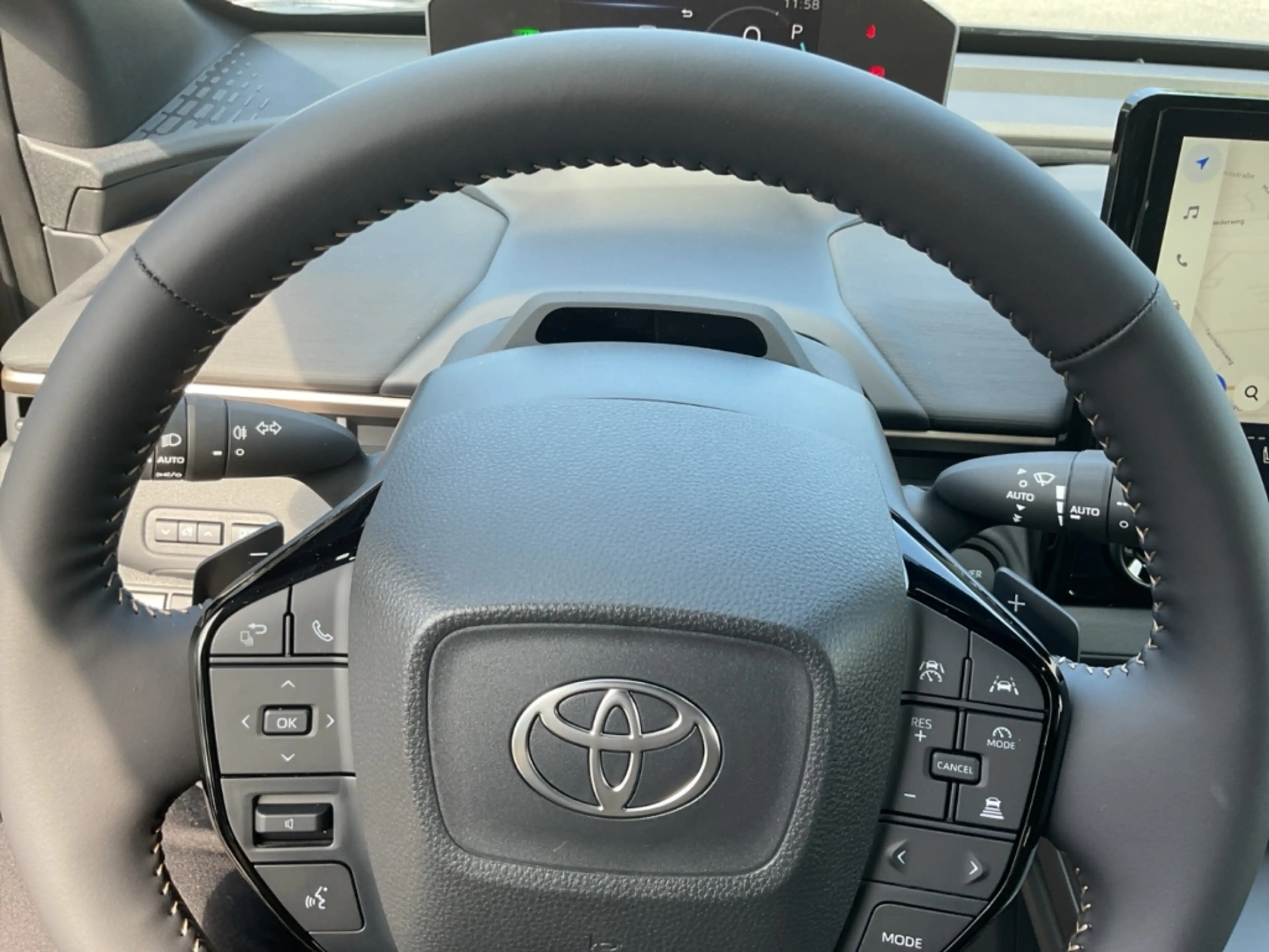 Toyota bZ4X Touring 4x4 LOUNGE ACC Pano LED Navi 4x SHZ — photo 12