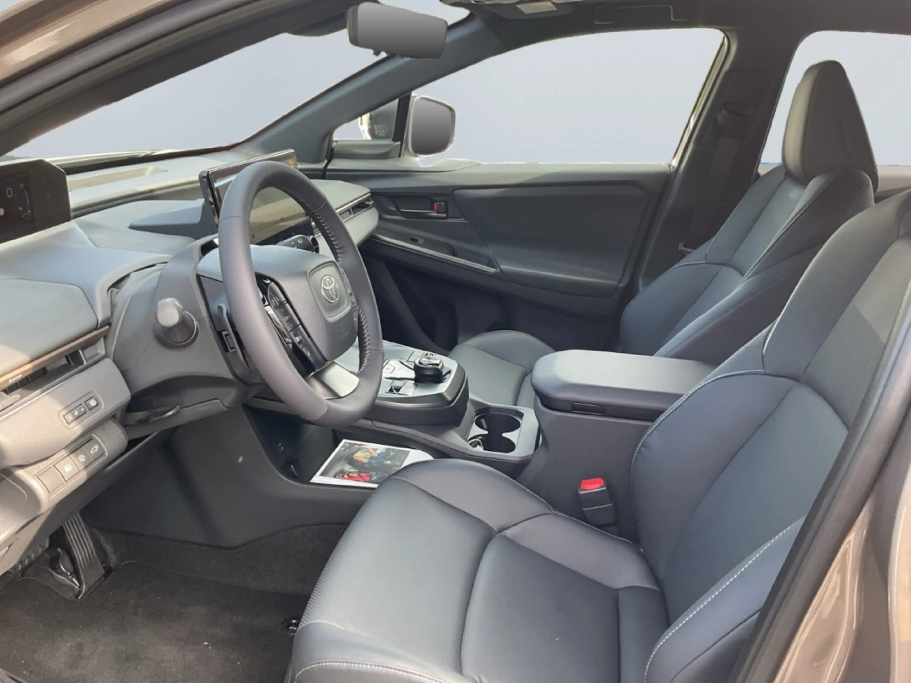 Toyota bZ4X Touring 4x4 LOUNGE ACC Pano LED Navi 4x SHZ — photo 8