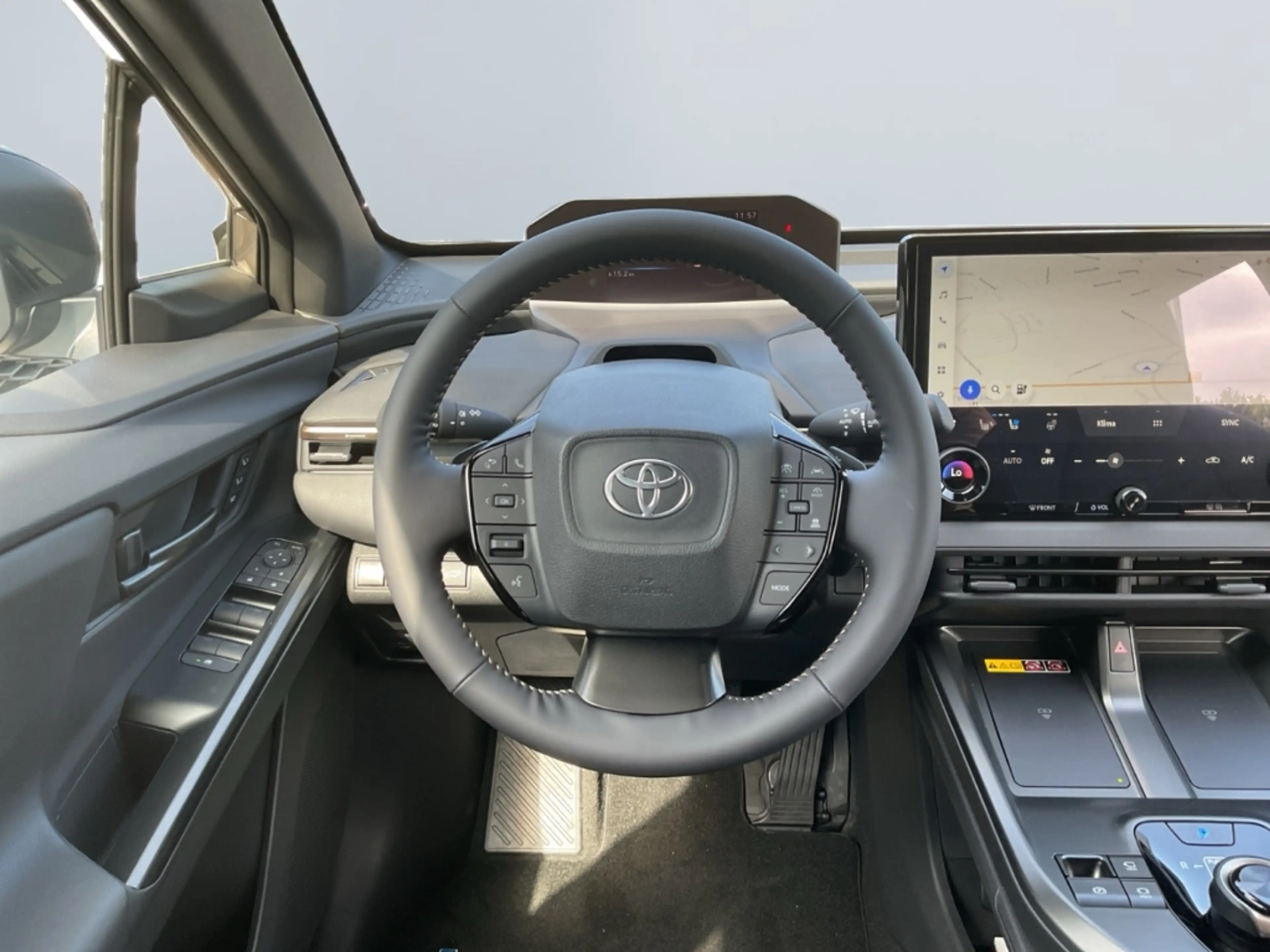 Toyota bZ4X Touring 4x4 LOUNGE ACC Pano LED Navi 4x SHZ — photo 11