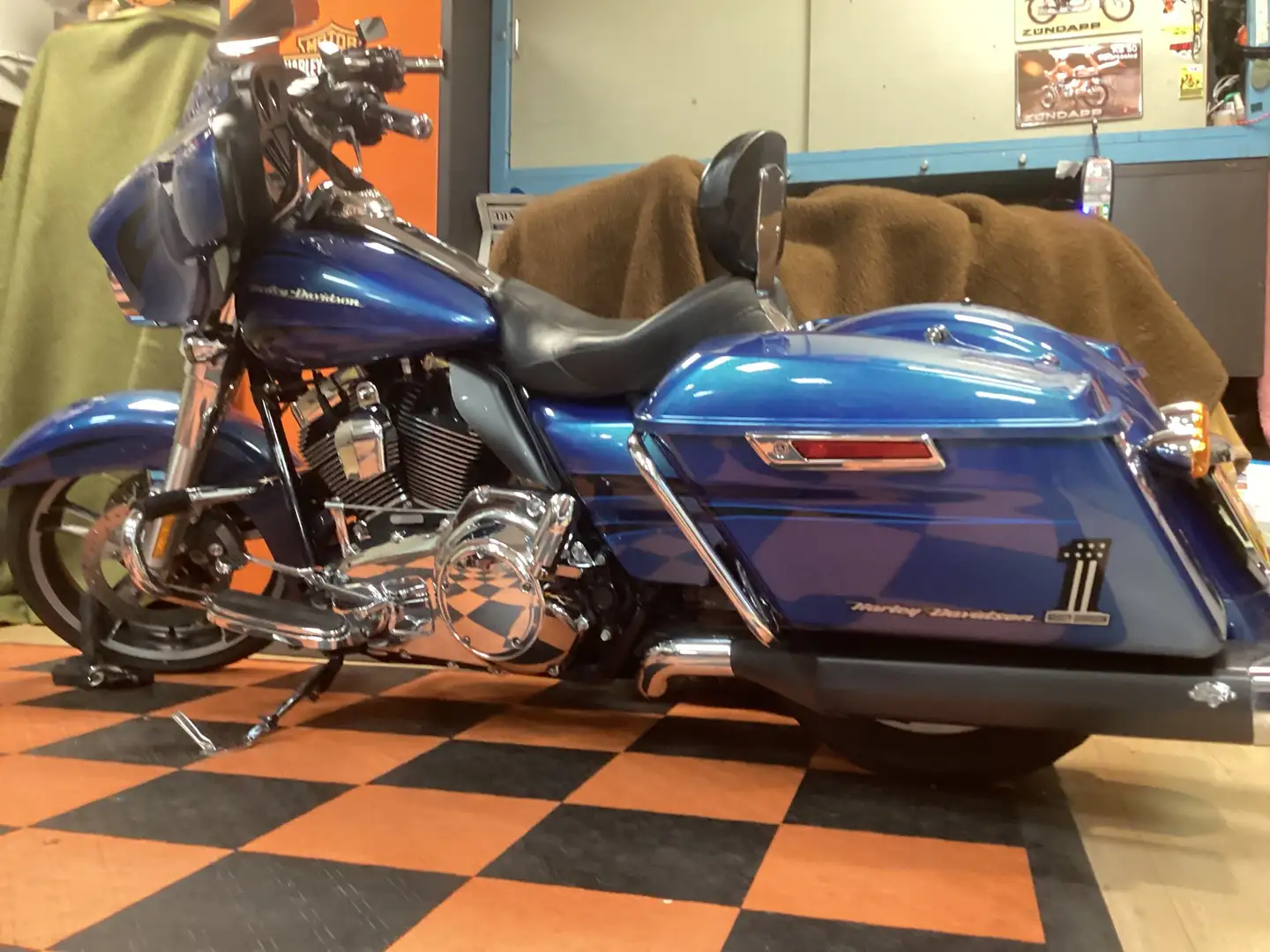 Harley-Davidson Street Glide Special custom collor Daytona Bleu Perl Blau - 2