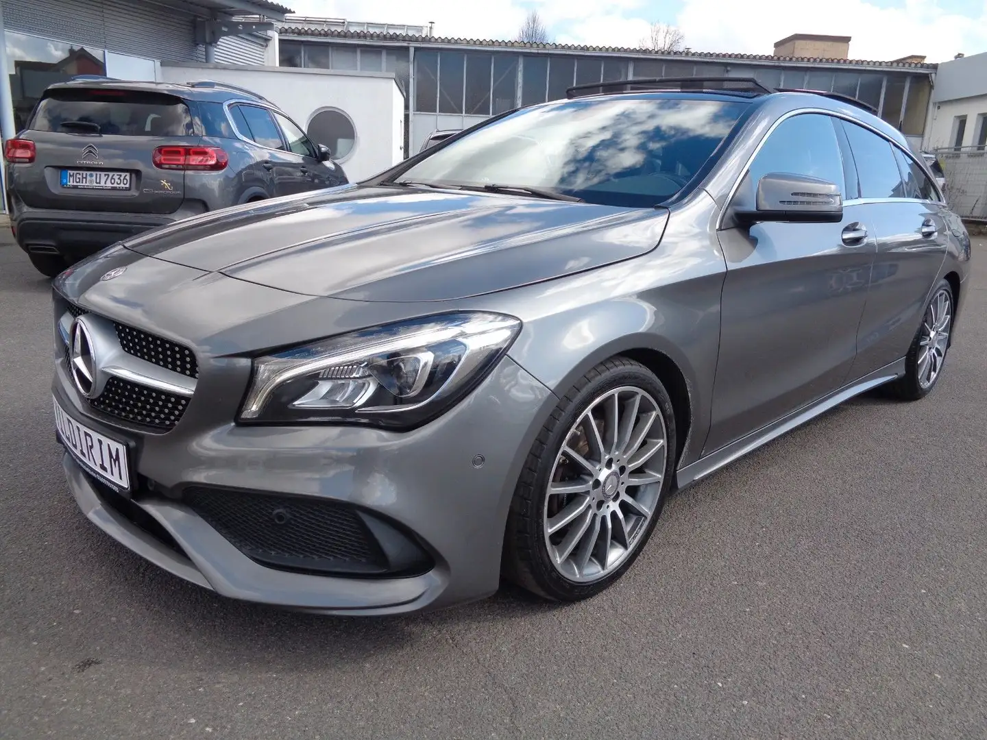 Mercedes-Benz CLA 200 Shooting Brake **1.HAND** ~AMG-Line~ Grau - 1