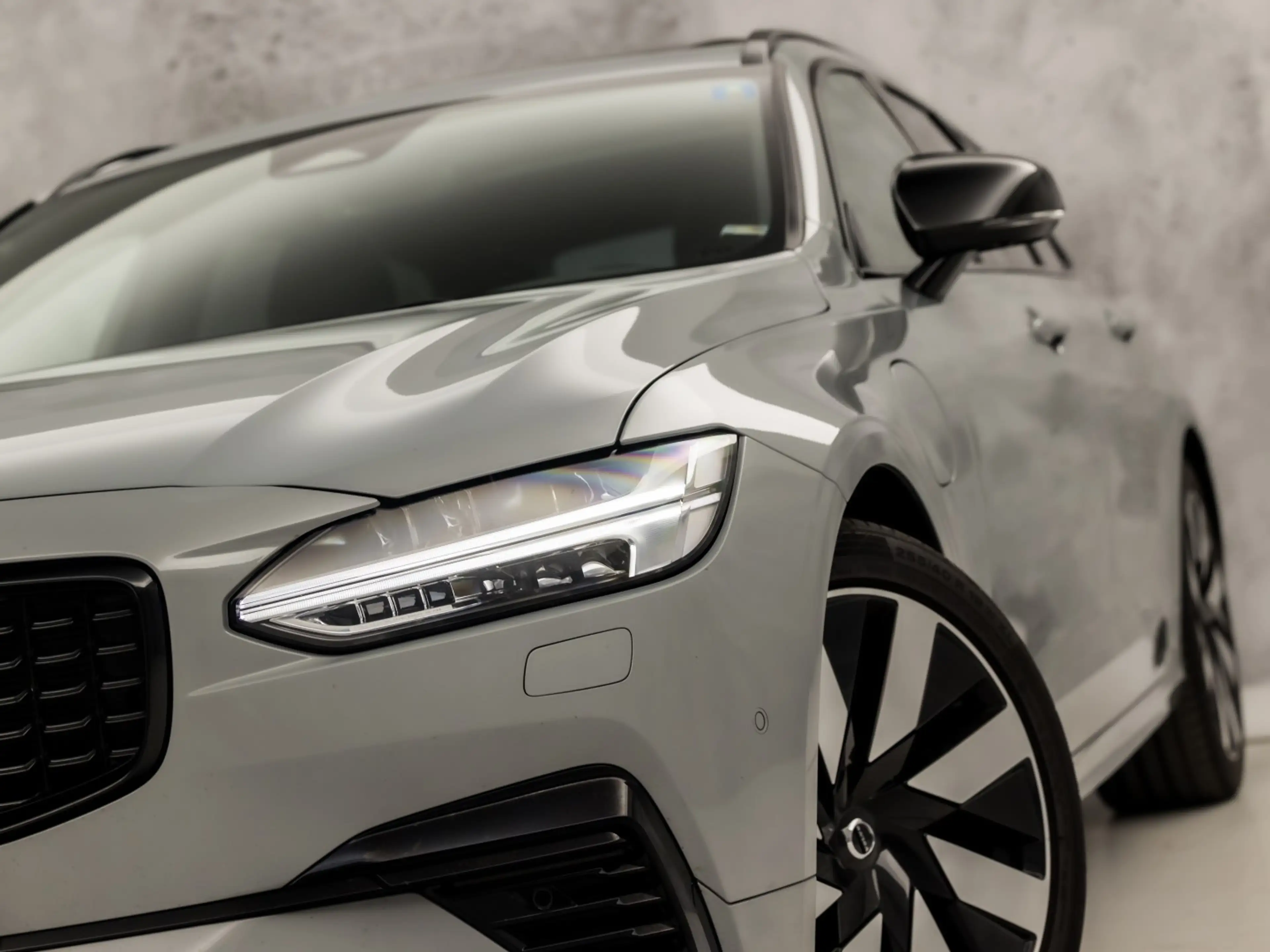 Volvo V90 2.0 T6 Plug-in hybrid AWD Ultimate Dark 350Pk Auto — photo 17