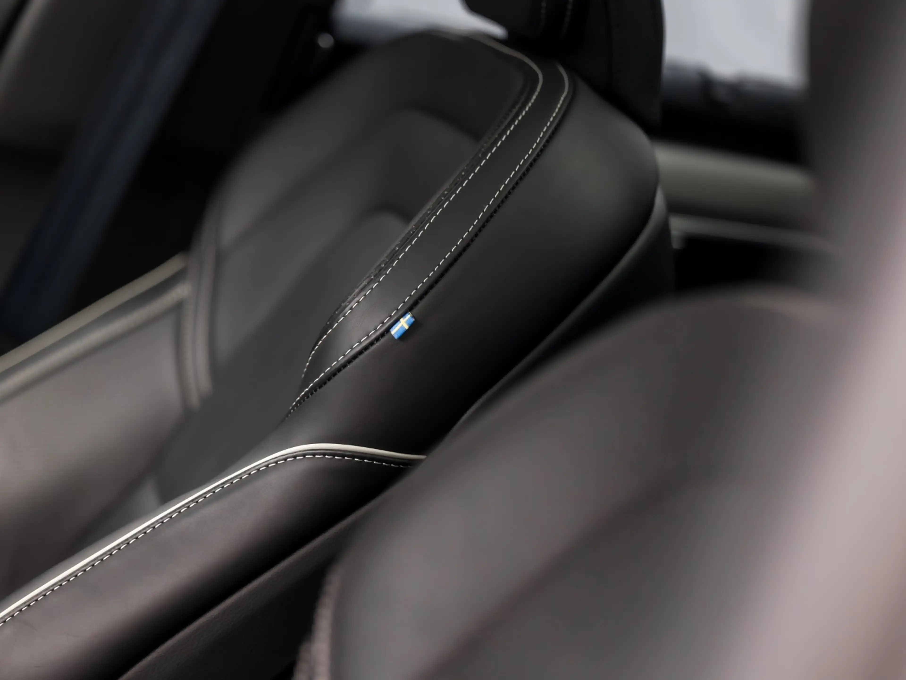 Volvo V90 2.0 T6 Plug-in hybrid AWD Ultimate Dark 350Pk Auto — photo 38