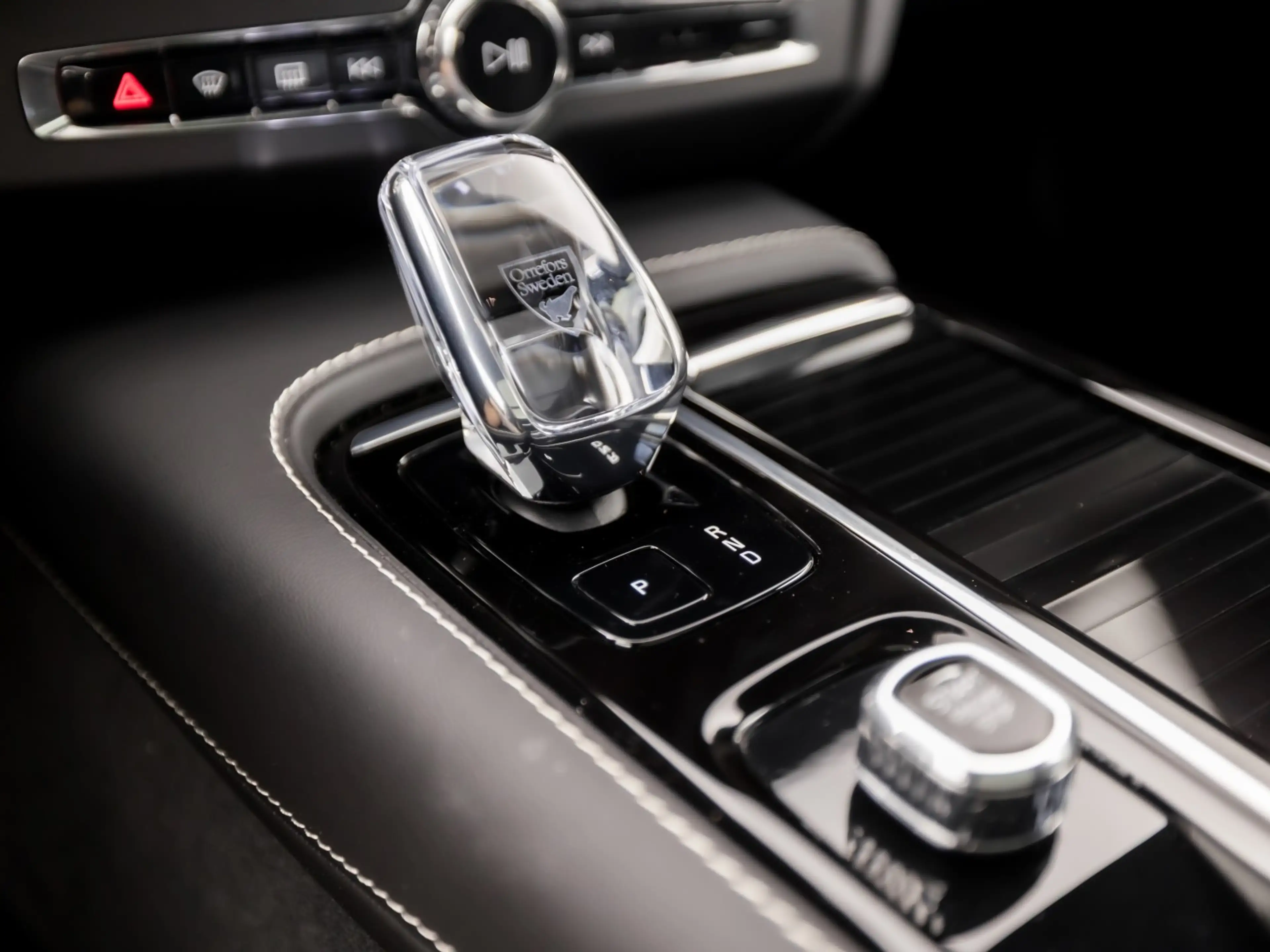 Volvo V90 2.0 T6 Plug-in hybrid AWD Ultimate Dark 350Pk Auto — photo 31