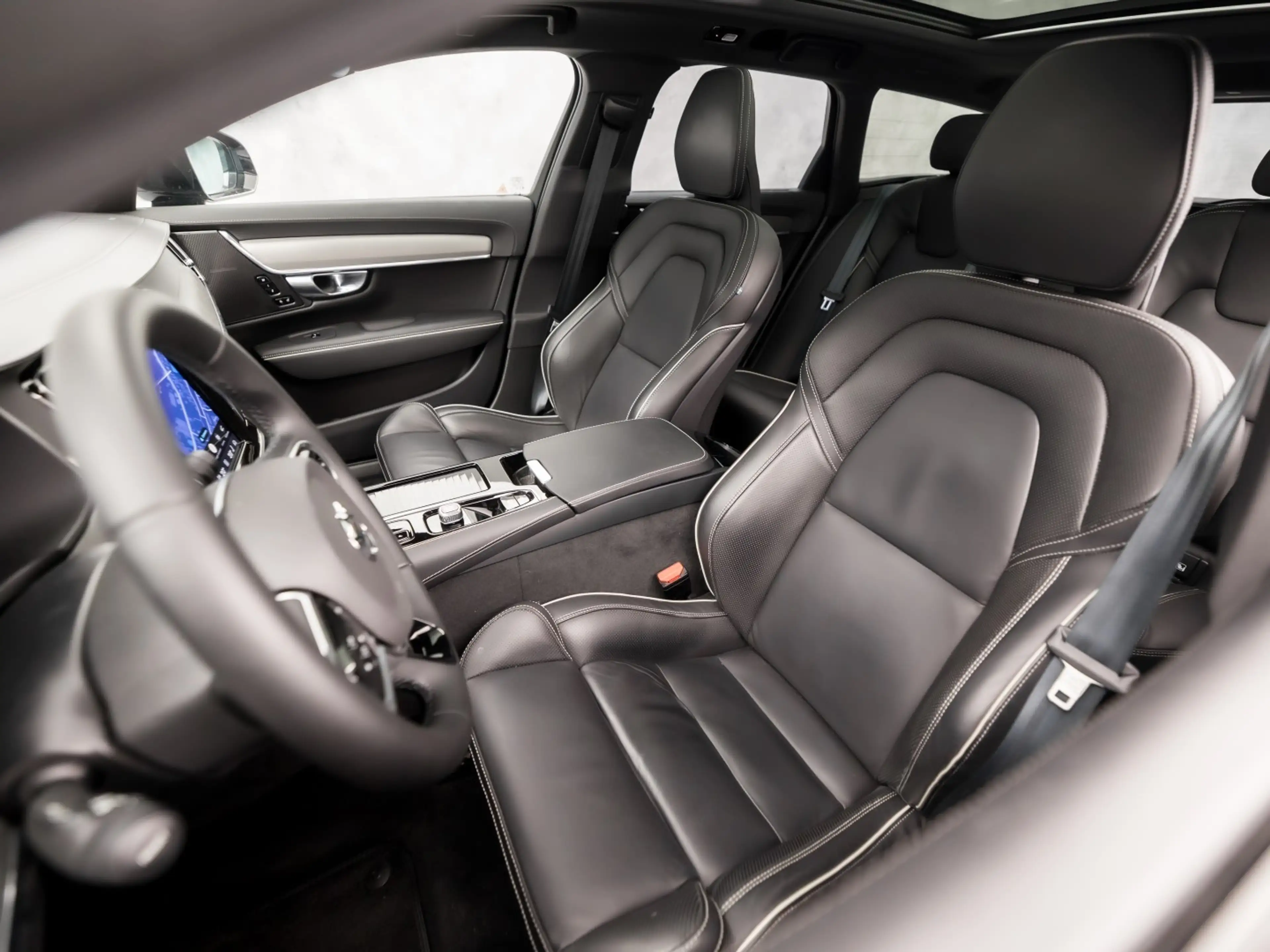 Volvo V90 2.0 T6 Plug-in hybrid AWD Ultimate Dark 350Pk Auto — photo 19