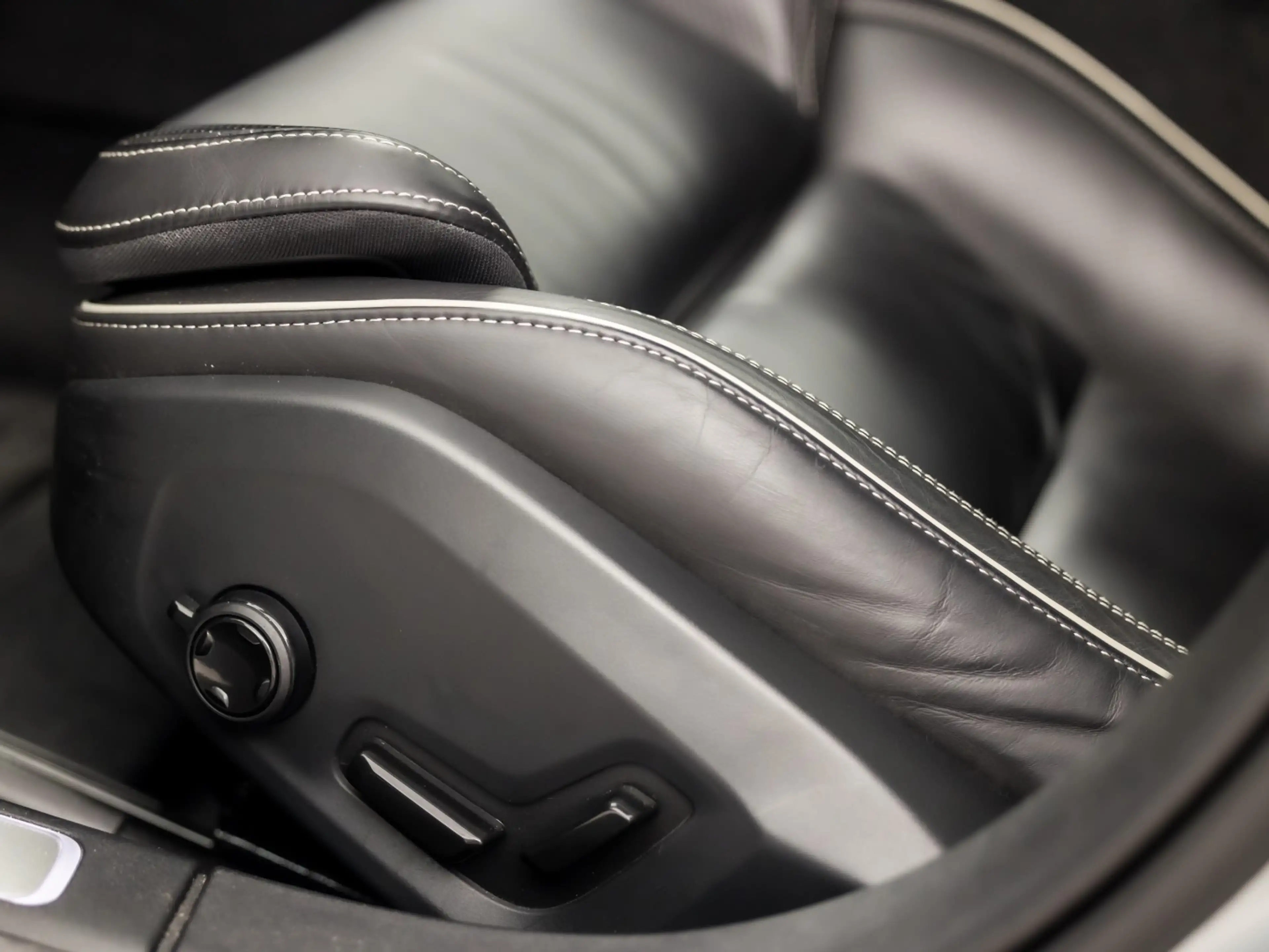 Volvo V90 2.0 T6 Plug-in hybrid AWD Ultimate Dark 350Pk Auto — photo 43