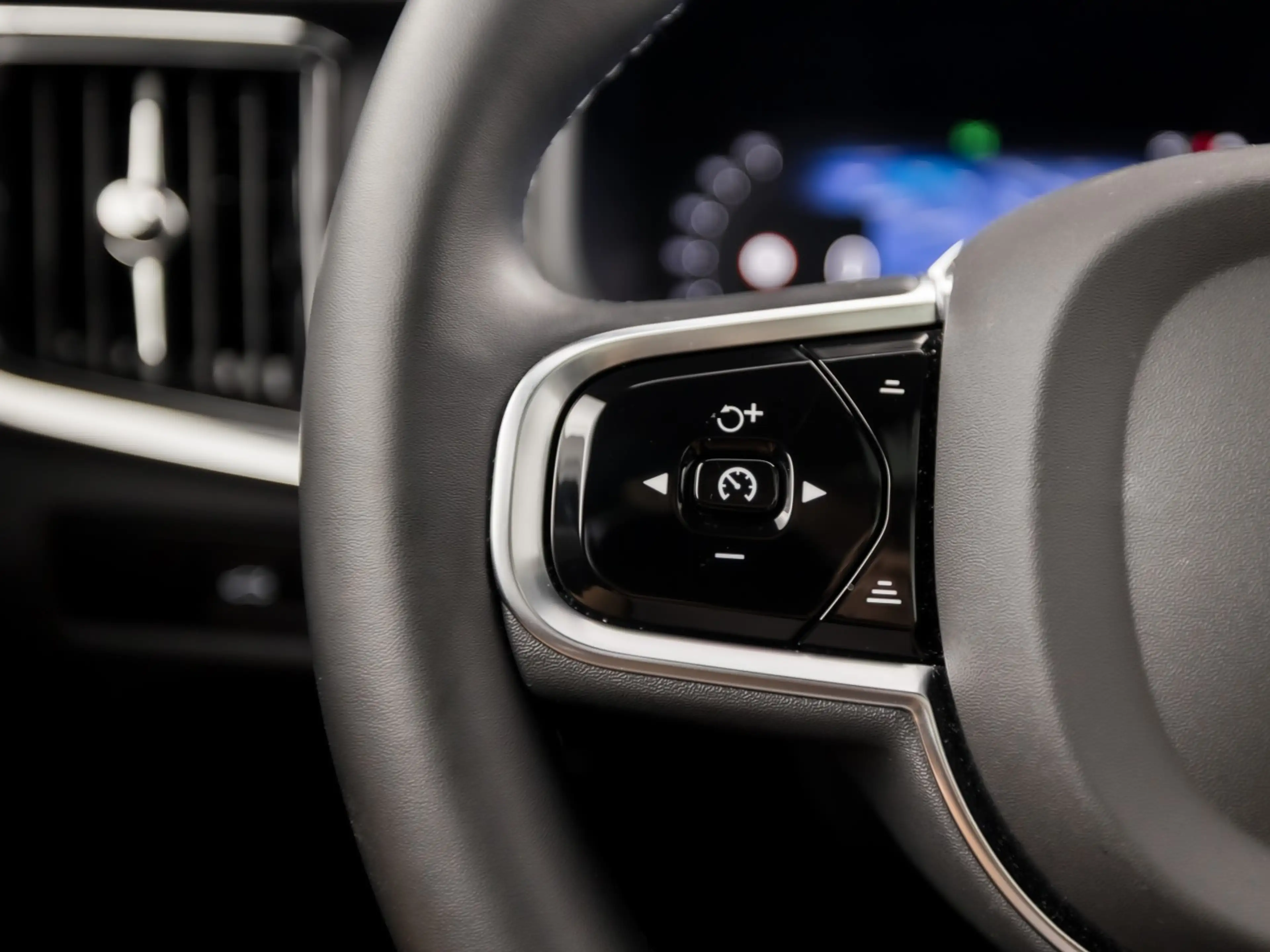 Volvo V90 2.0 T6 Plug-in hybrid AWD Ultimate Dark 350Pk Auto — photo 24