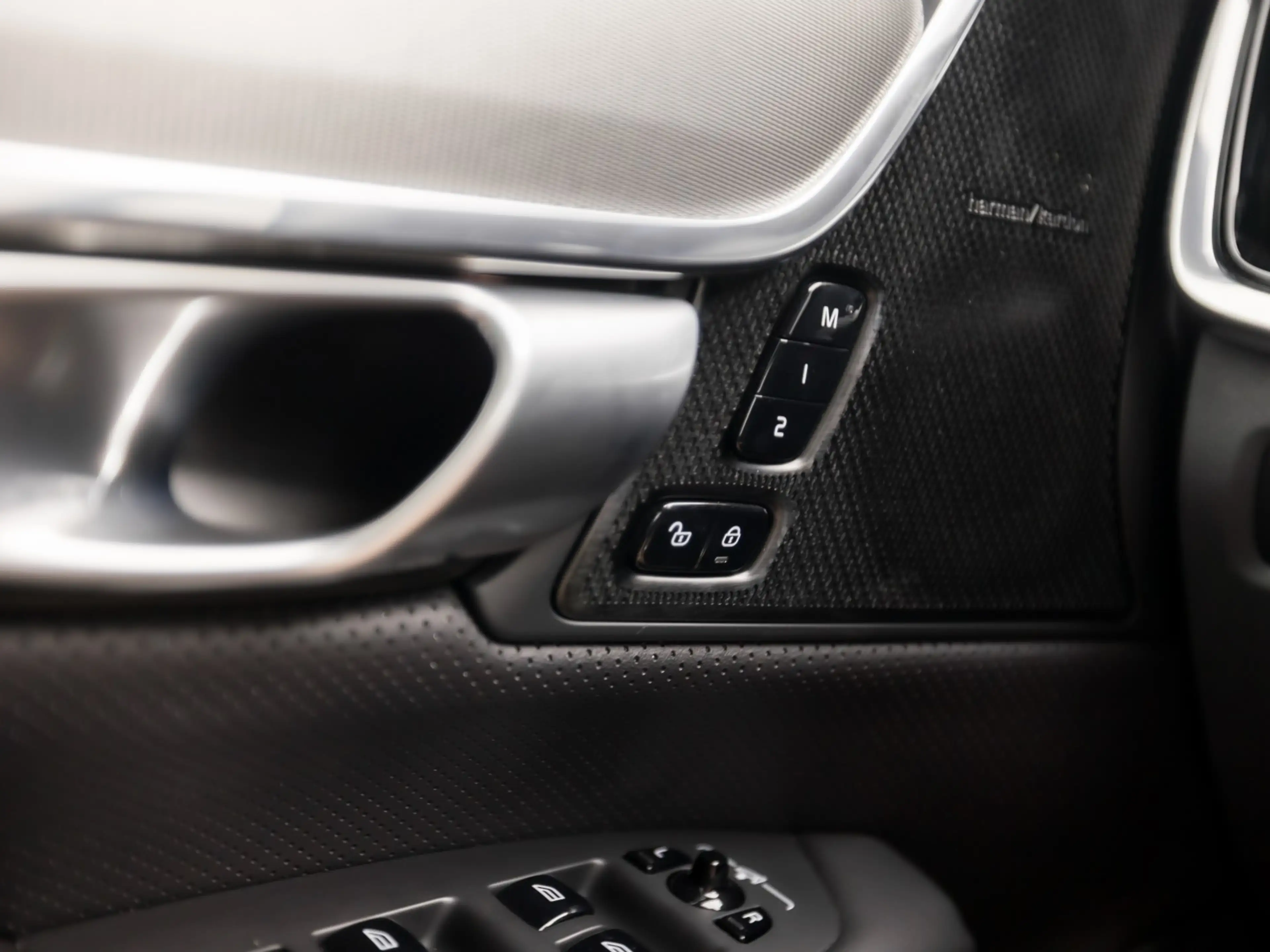 Volvo V90 2.0 T6 Plug-in hybrid AWD Ultimate Dark 350Pk Auto — photo 29