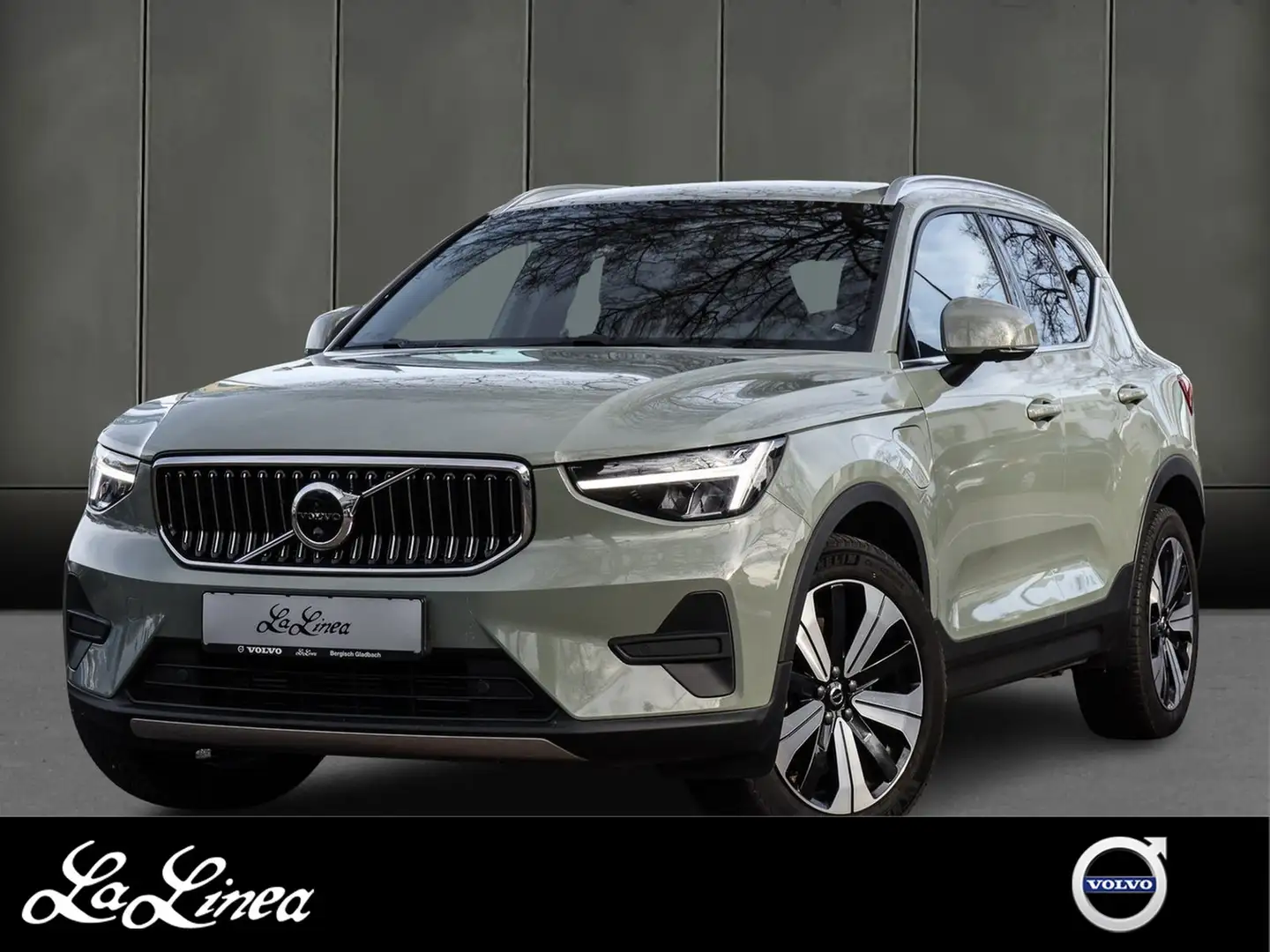 Volvo XC40 T4 Plus Bright Recharge Plug-In Hybrid 2WD Grün - 1