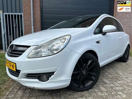 Opel Corsa 1.4 16V 3D 2010 100pk Panda 17INCH LM-Velgen/NW-ON