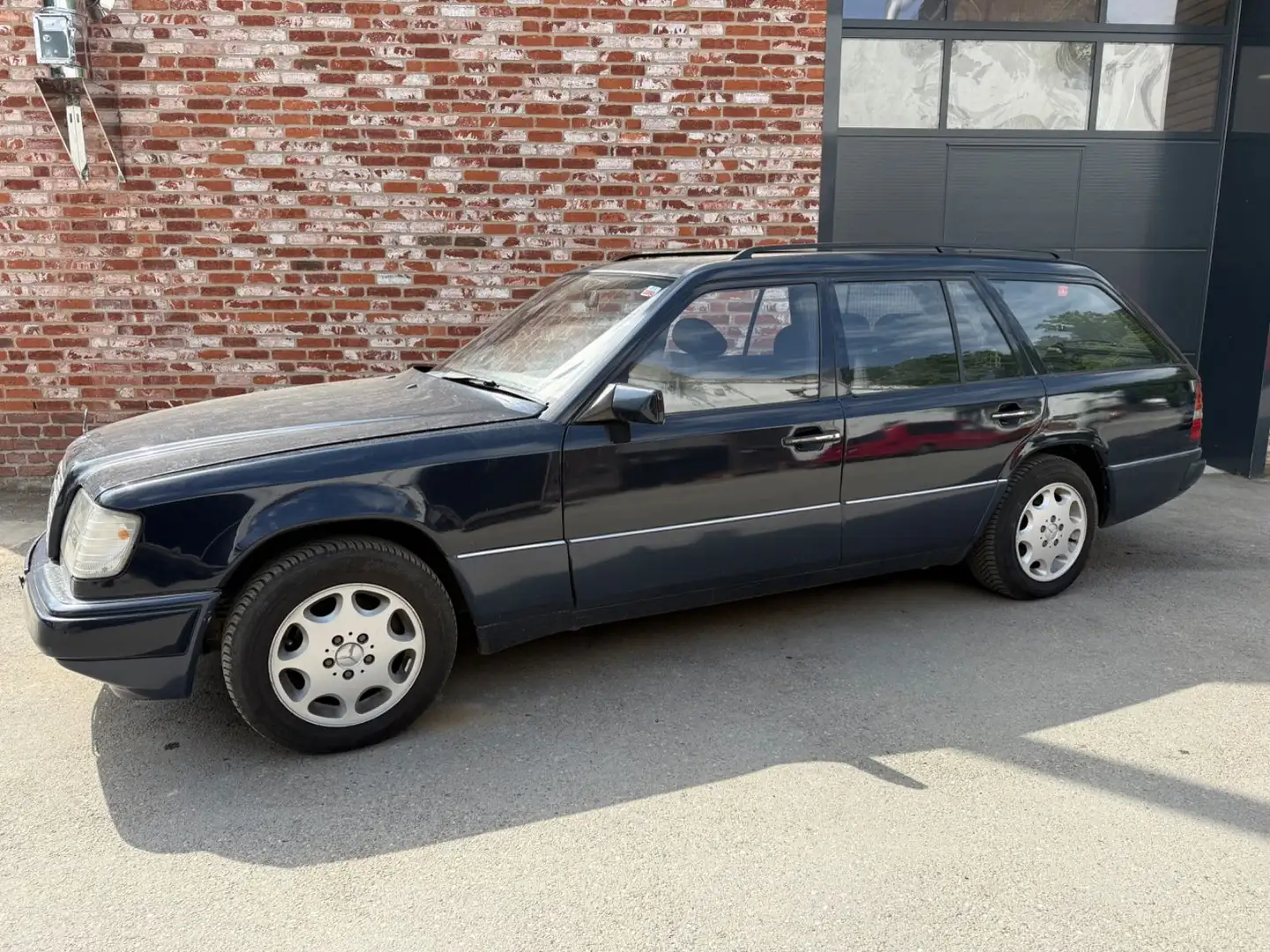 Mercedes-Benz 220 W124 E220 TE Blau - 2