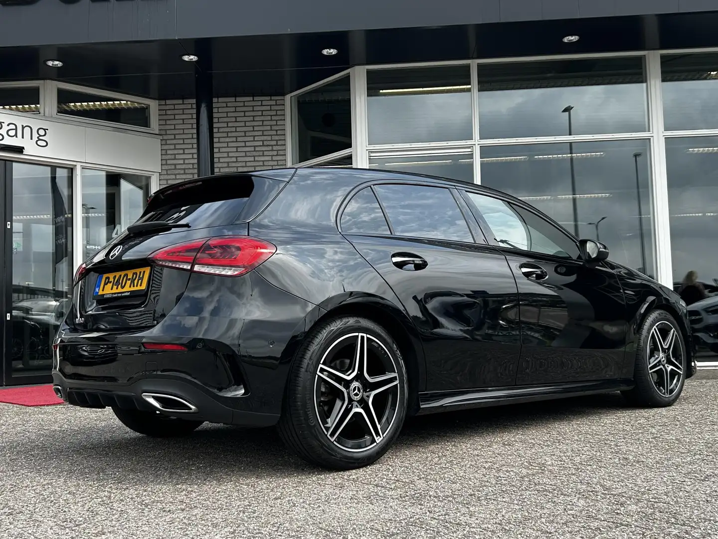 Mercedes-Benz A 180 AMG Line | Carplay | Navi | Airco Zwart - 2
