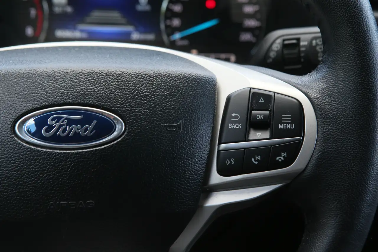 Ford Explorer photo Ford Explorer