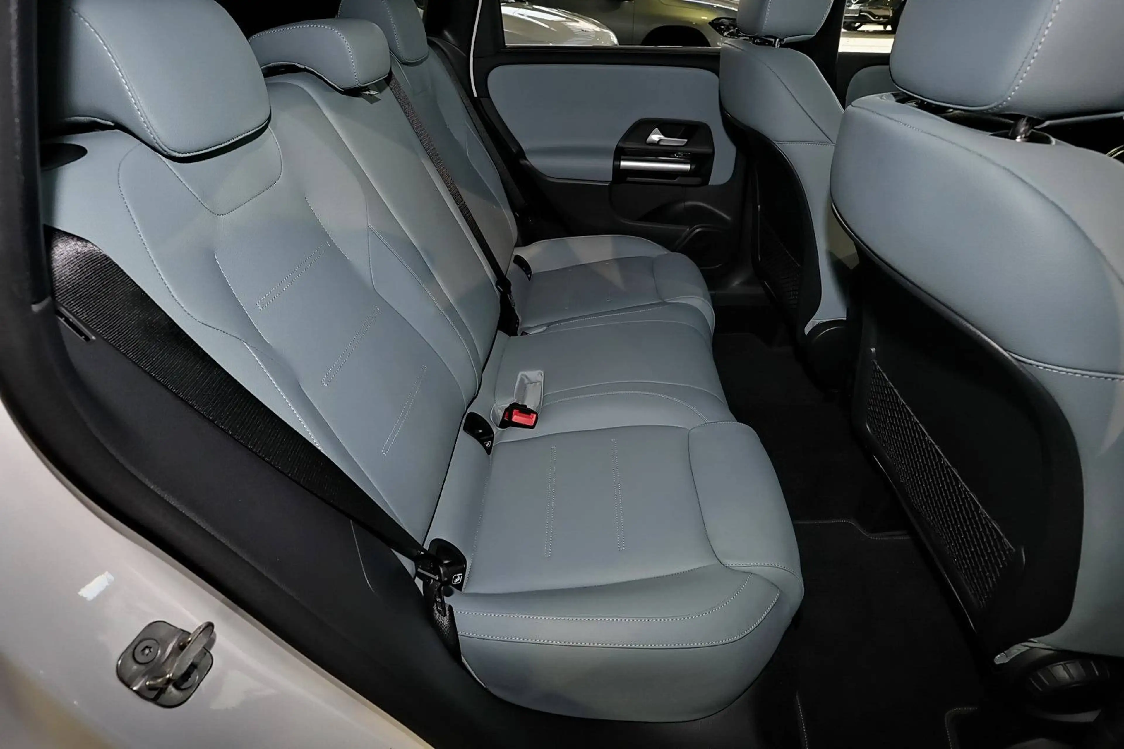 Mercedes-Benz B 200 LEDER GRAU+NIGHT+DISTRONIC+KEYLESS+LED+18" — photo 7