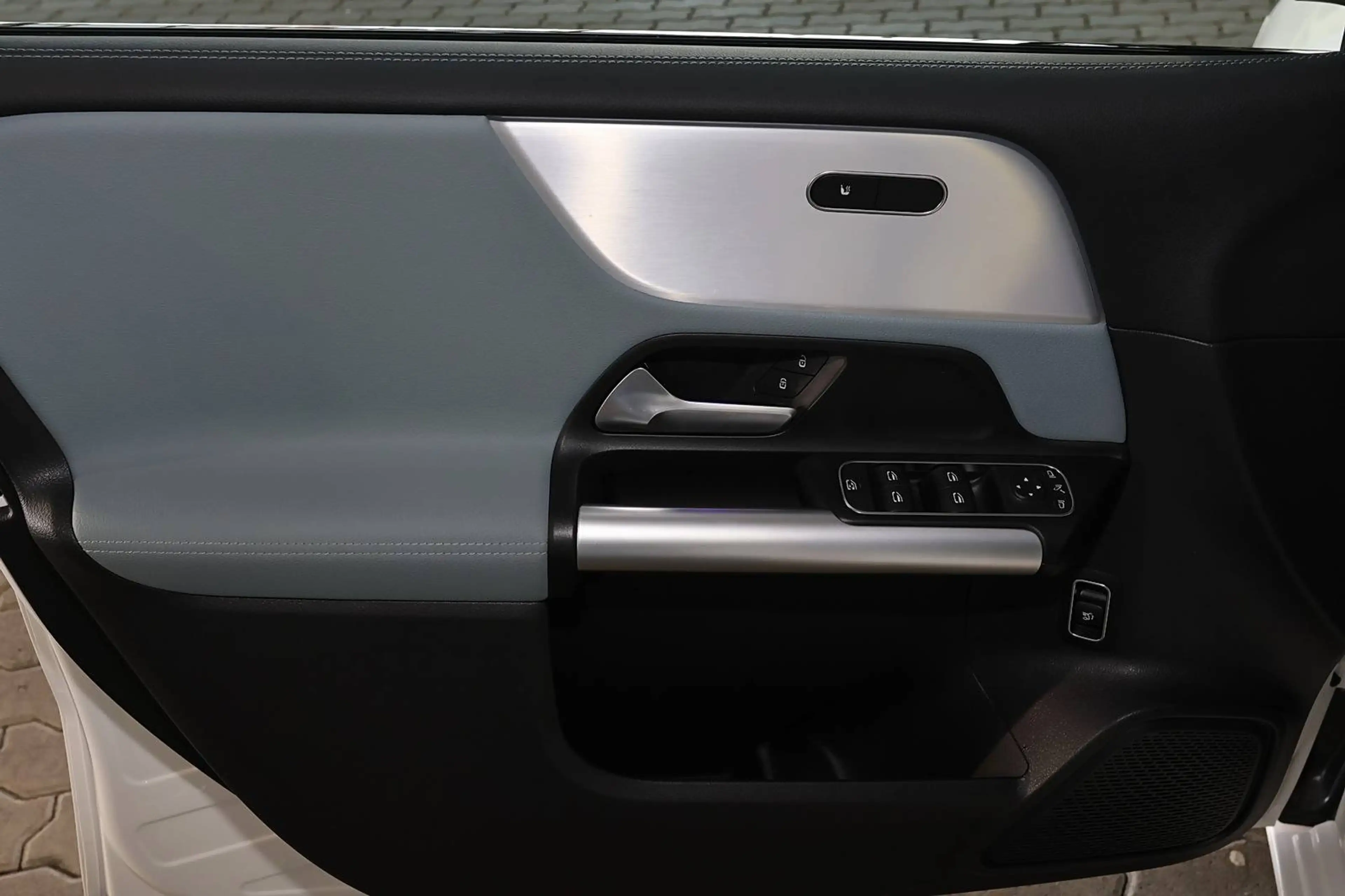 Mercedes-Benz B 200 LEDER GRAU+NIGHT+DISTRONIC+KEYLESS+LED+18" — photo 12