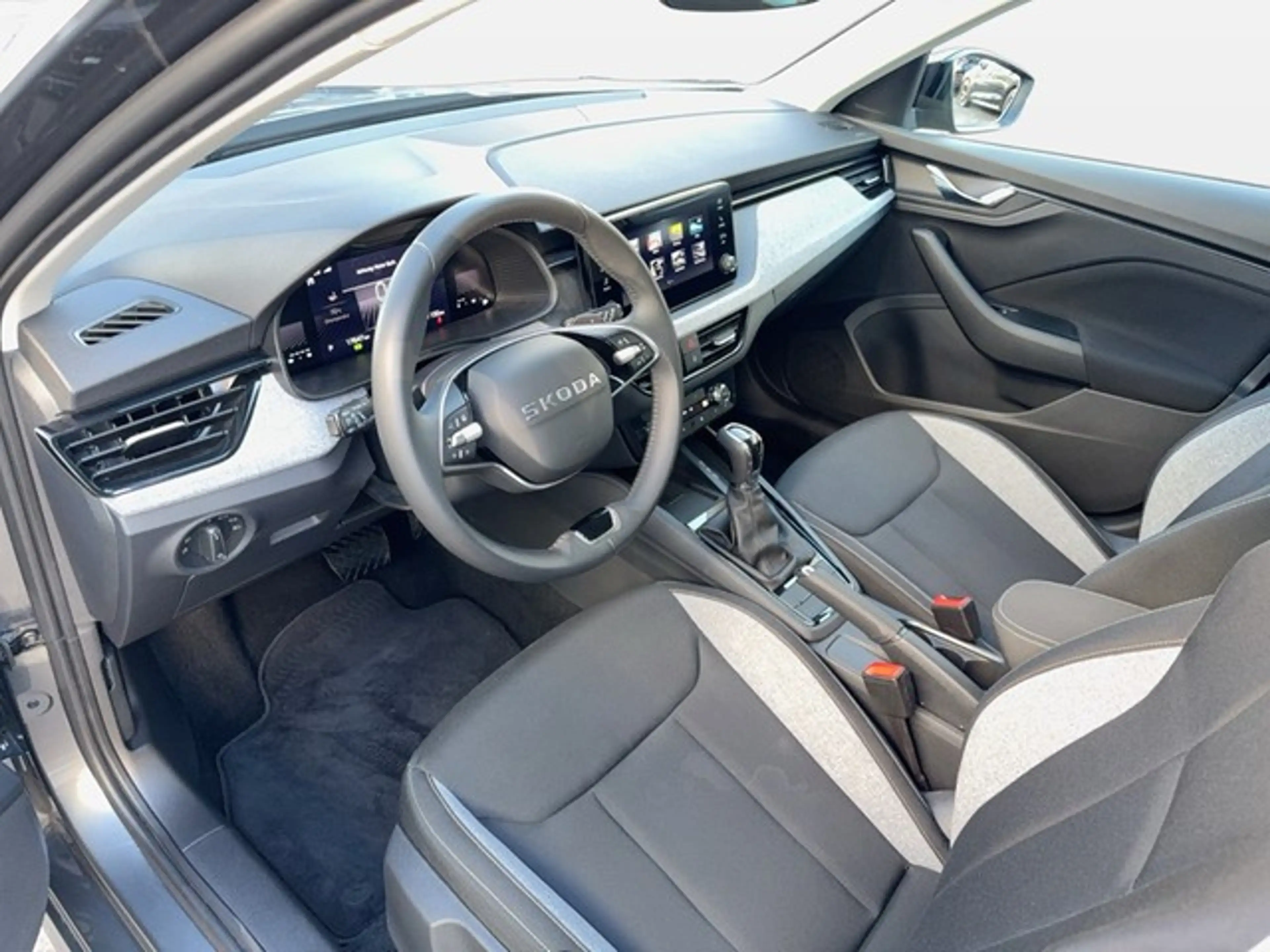 Skoda Kamiq Selection 1.0 TSI DSG LED Rückfahrkamera Einpar... — photo 9