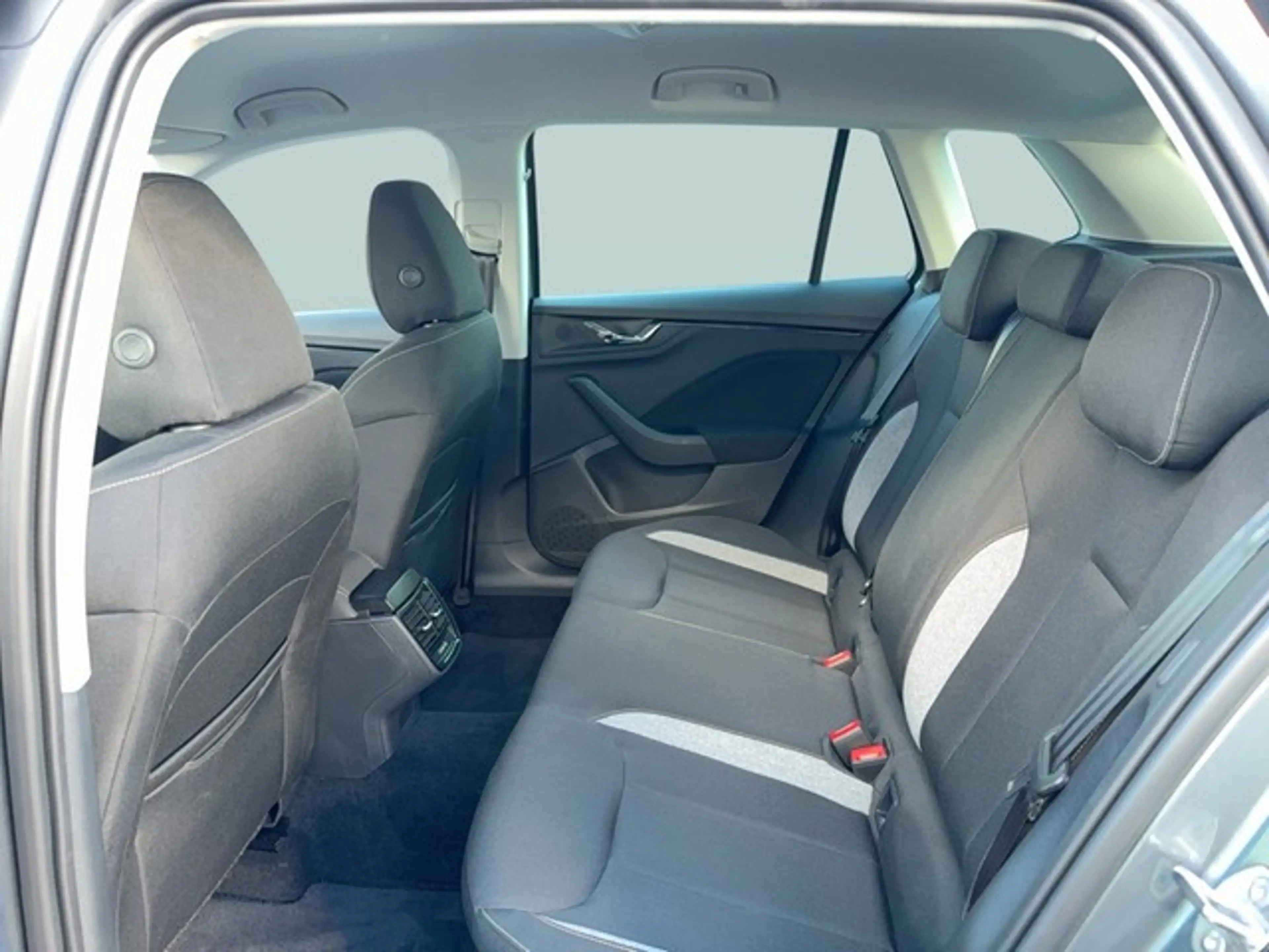 Skoda Kamiq Selection 1.0 TSI DSG LED Rückfahrkamera Einpar... — photo 12