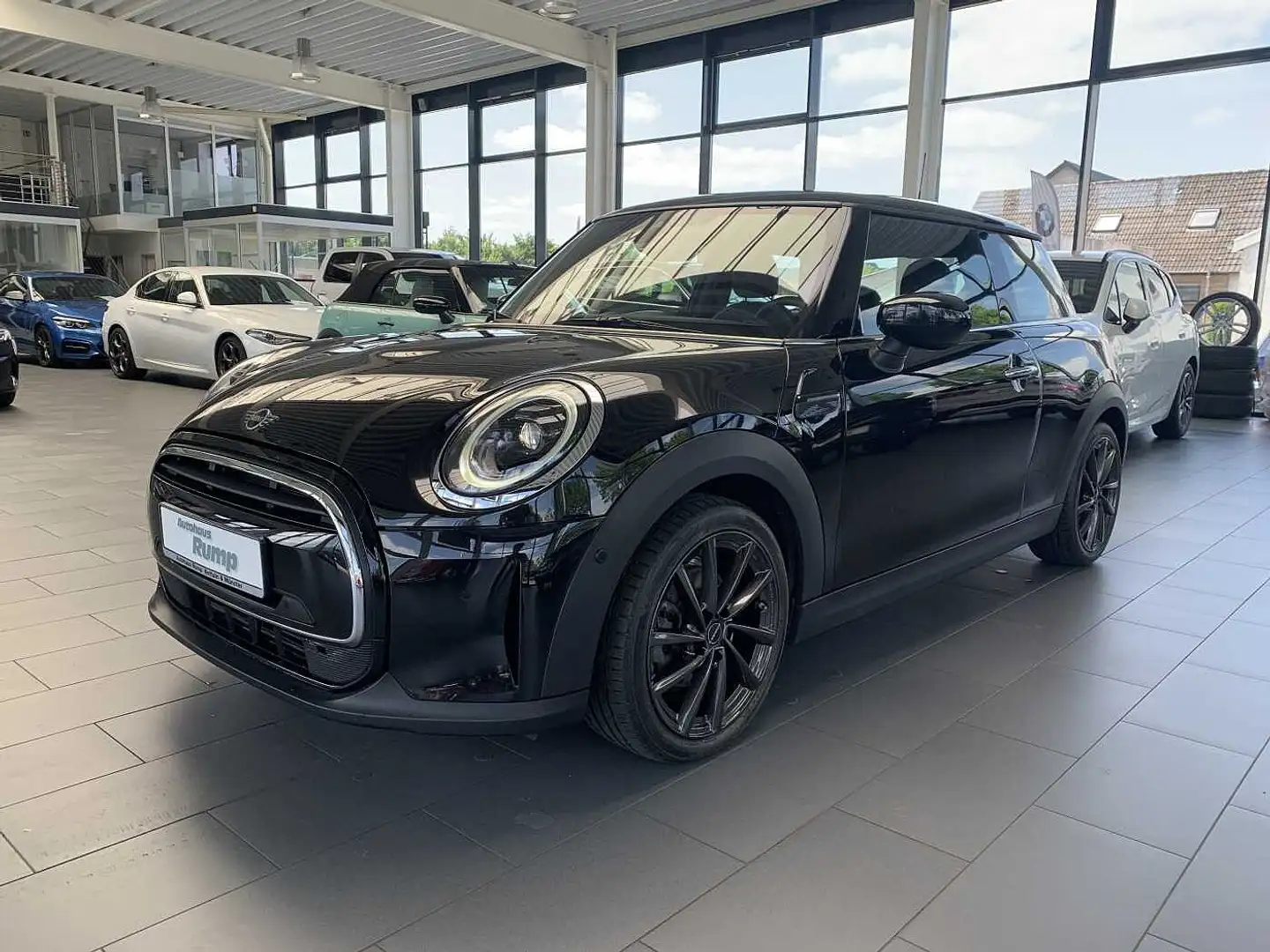 MINI Cooper Essential Trim NAVI/LM/LED/AppleCarPlay Noir - 1