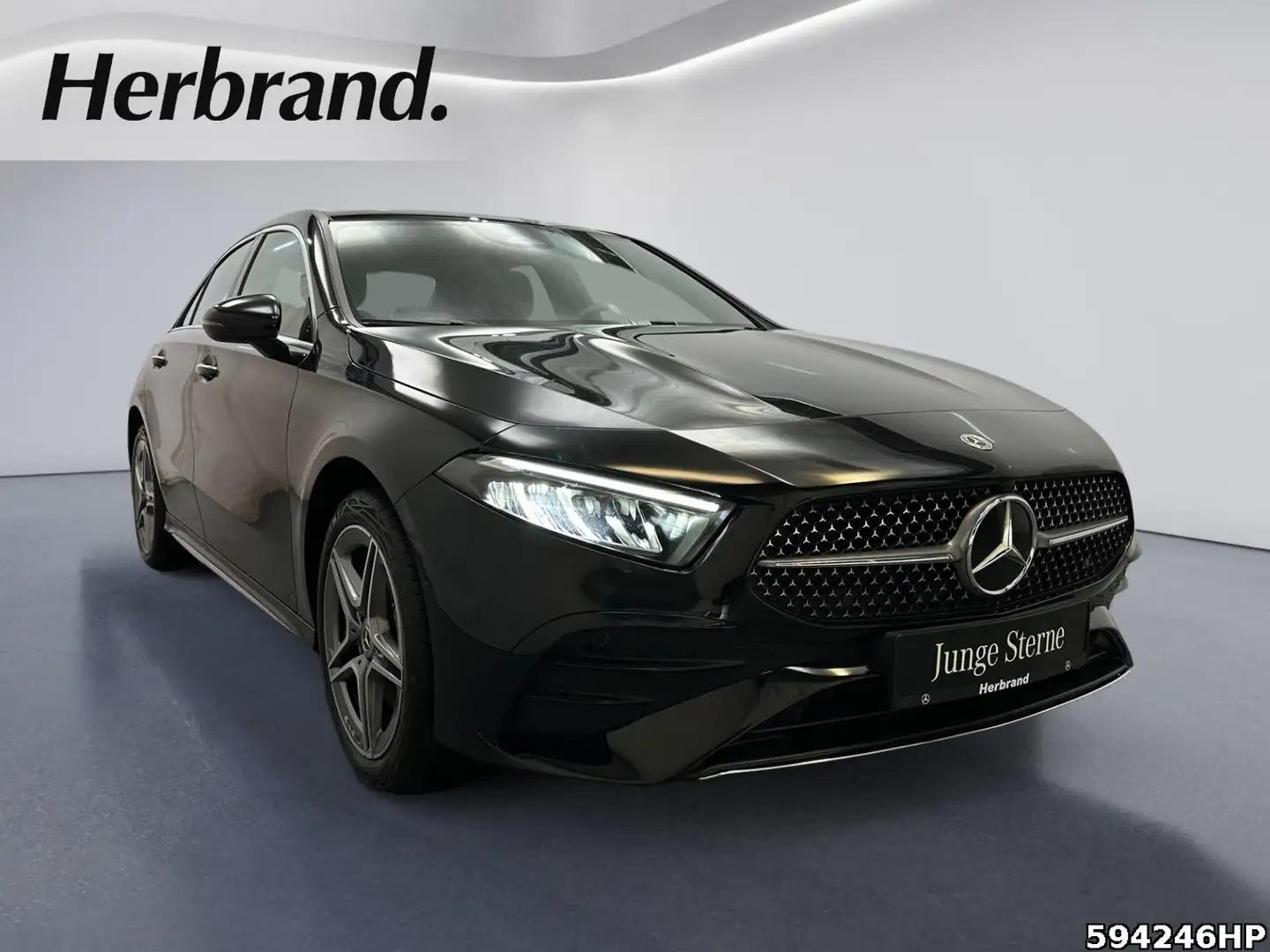 Mercedes-Benz A 250 AMG Limousine Pano AHK Winter-Paket Totw Schwarz - 2