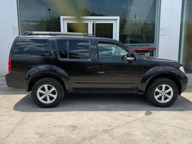 Nissan Pathfinder 2.5dCi SE