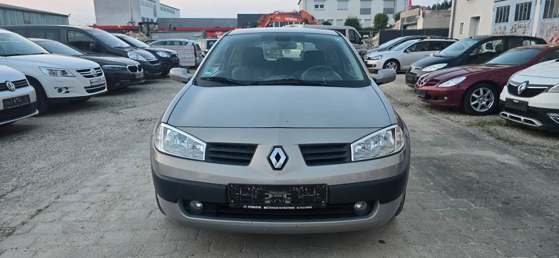 Renault Megane Confort 2.0 16V  -Automatik- Neu Tüv Silber - 1