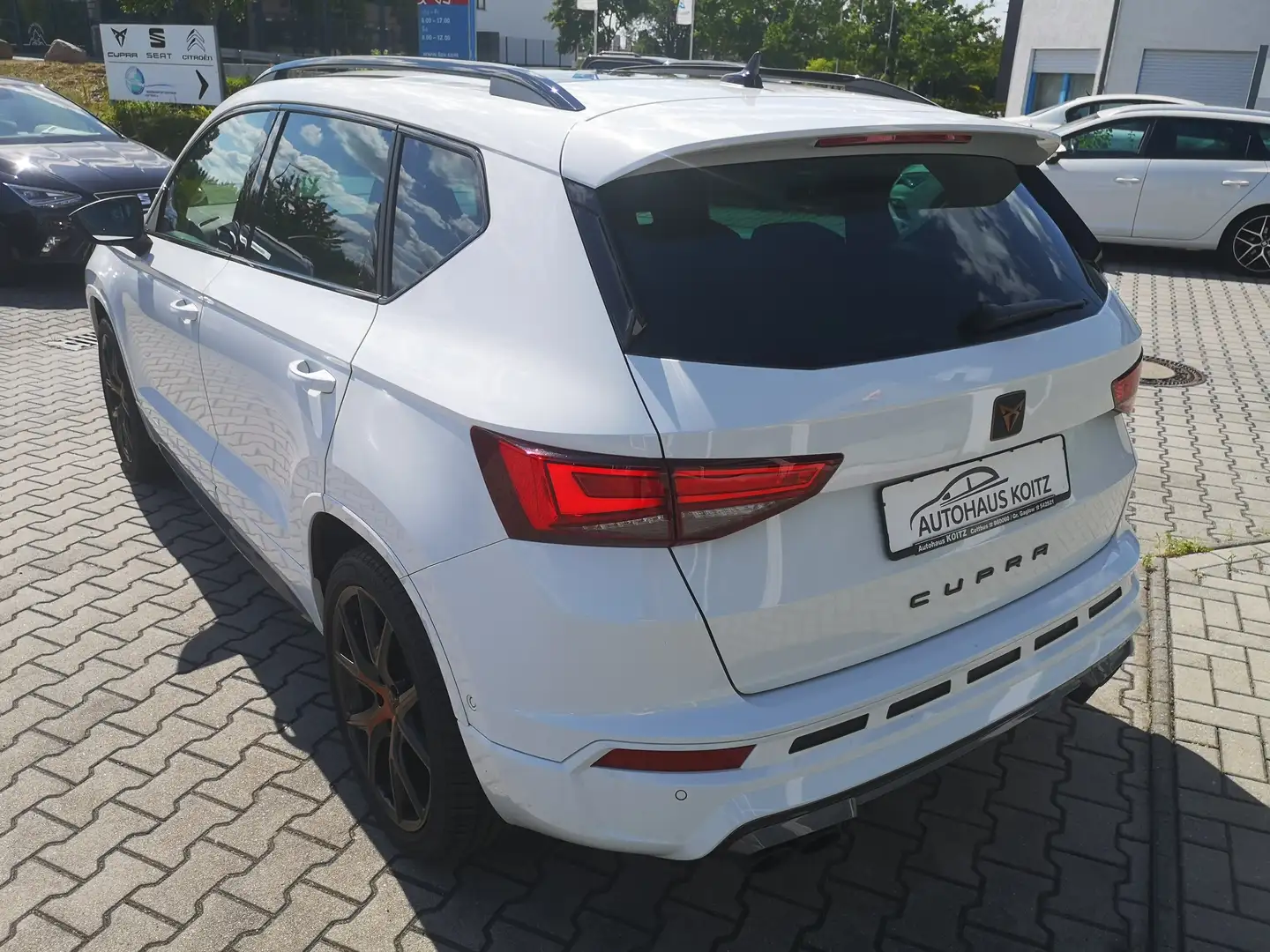 CUPRA Ateca 2.0TSI 300PS 4Drive Beats AHK WKR Pano AAC ACC PDC Weiß - 2