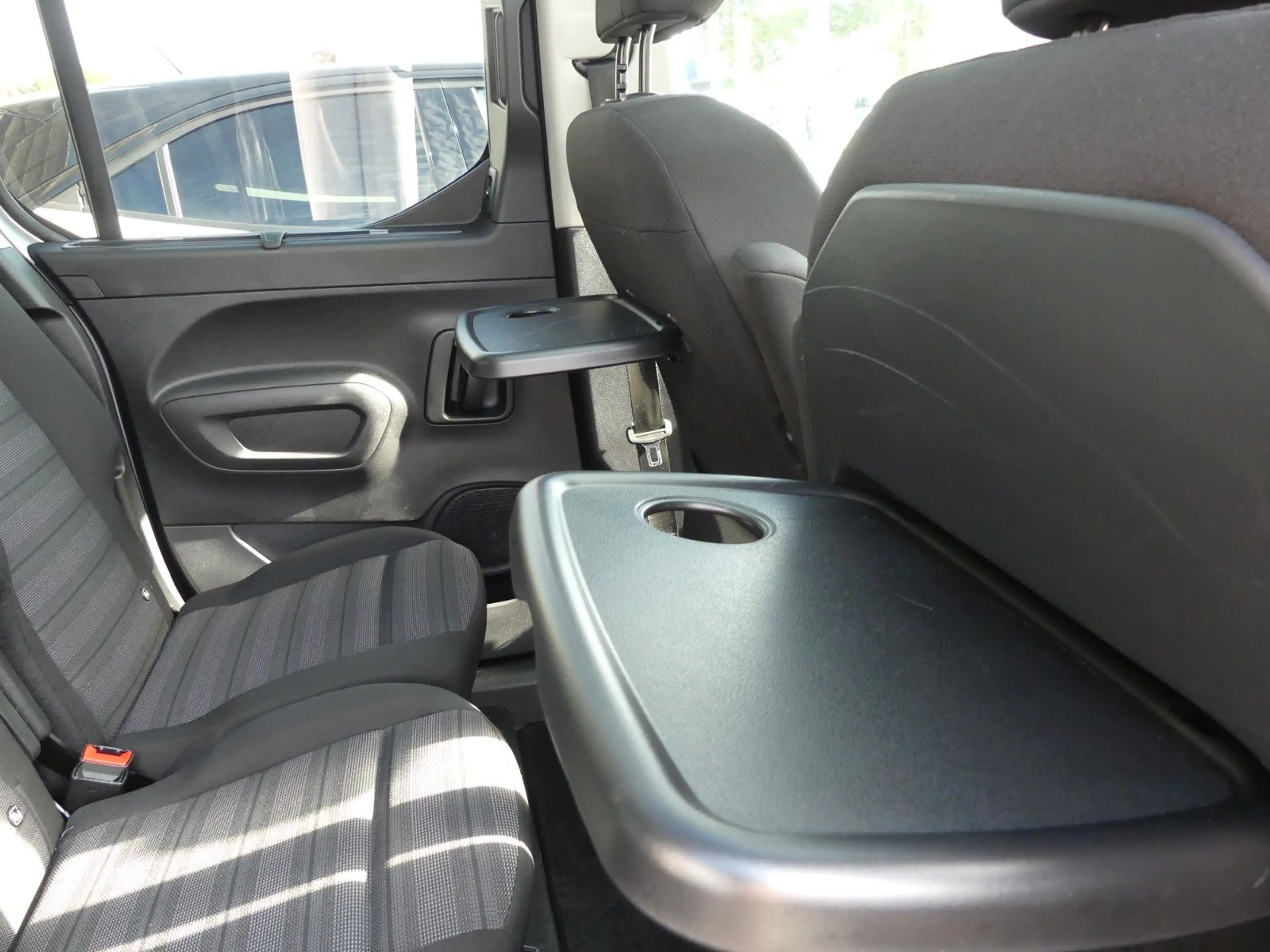 Opel Combo Life E Ultimate — photo 15