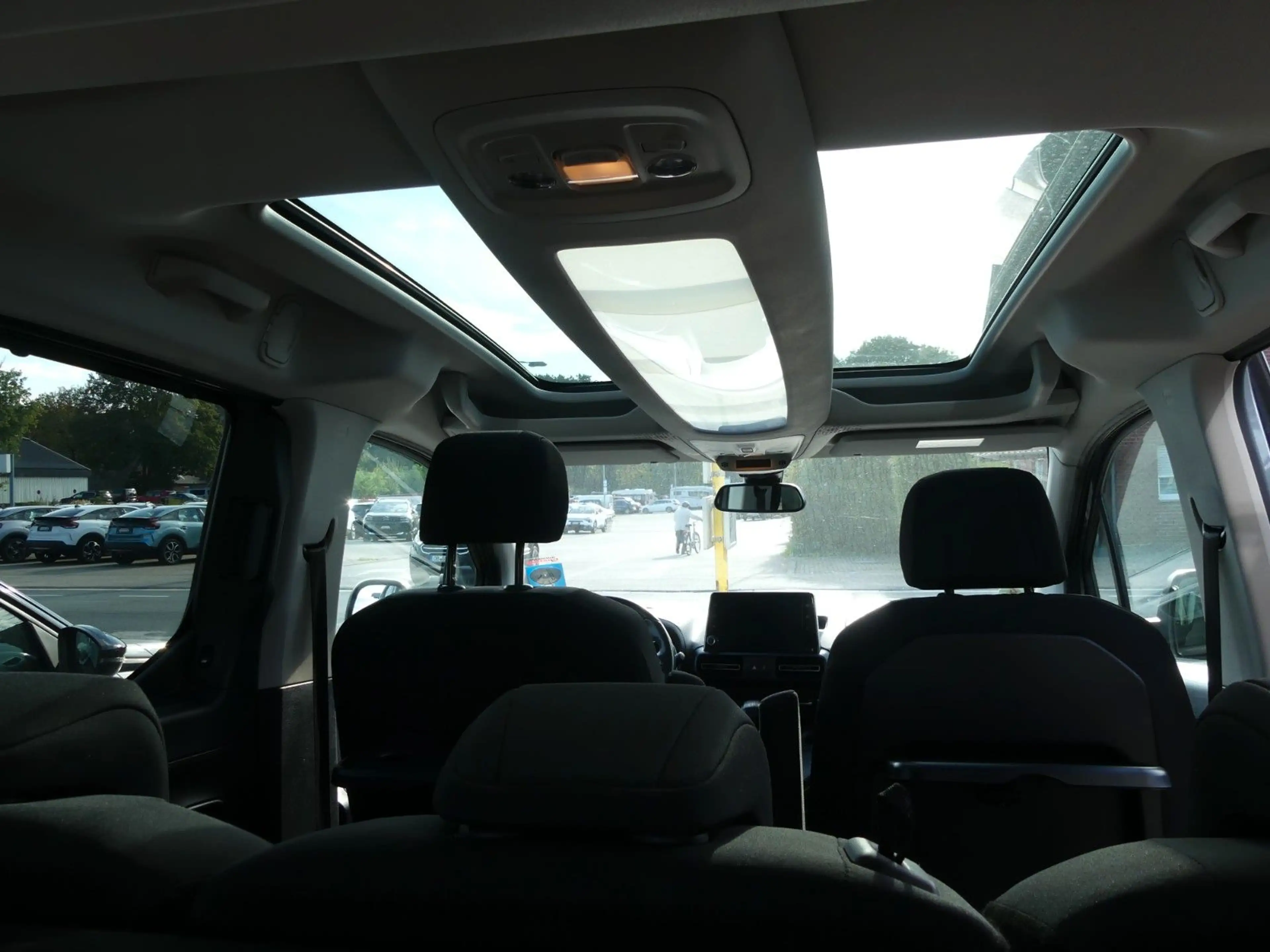 Opel Combo Life E Ultimate — photo 12