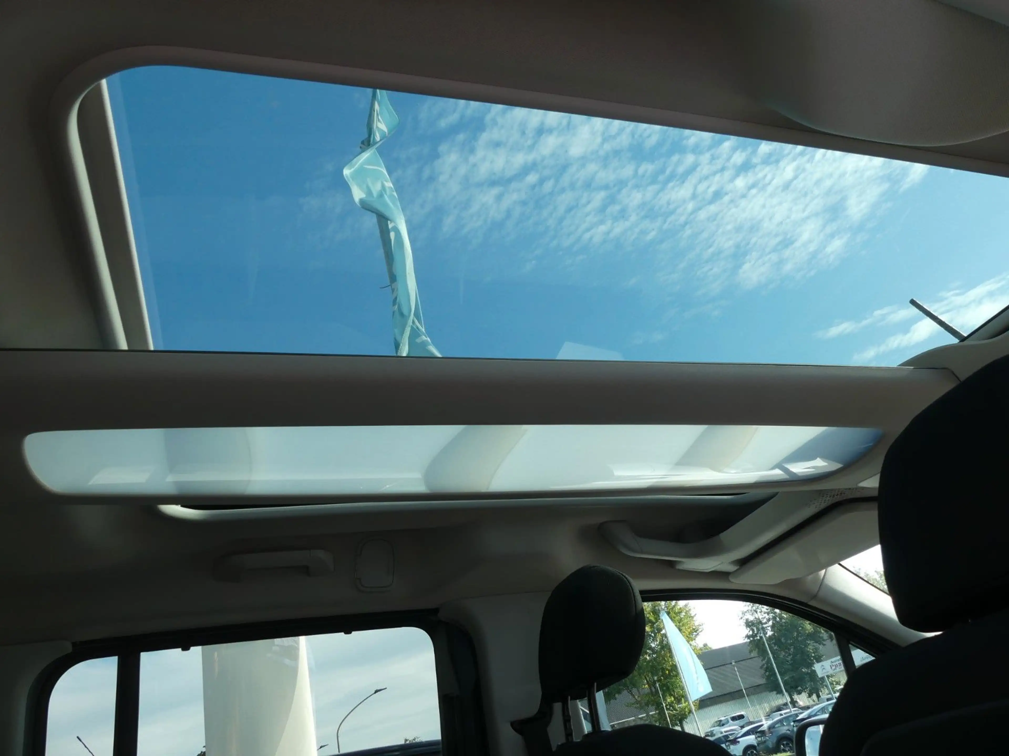 Opel Combo Life E Ultimate — photo 13