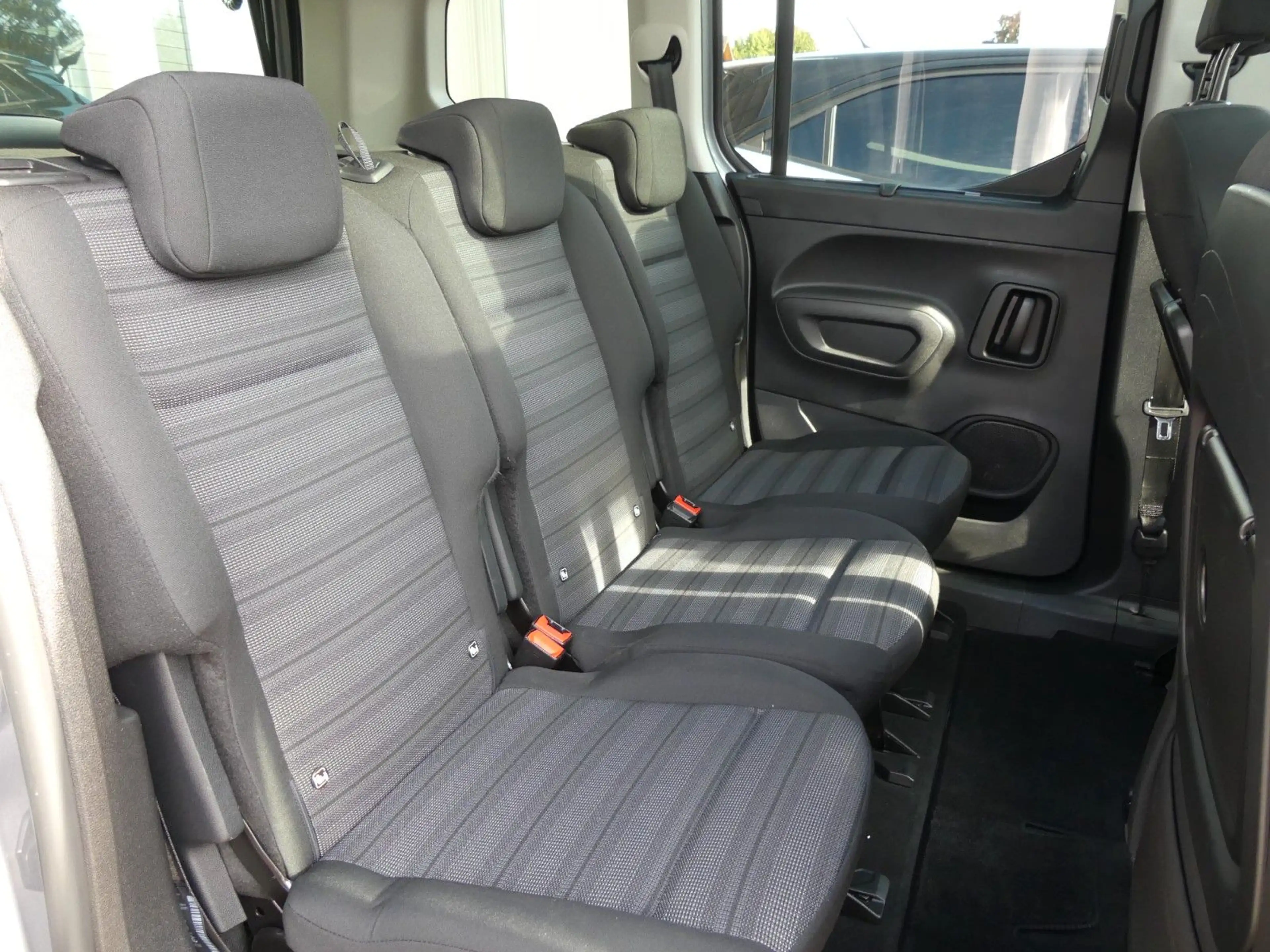 Opel Combo Life E Ultimate — photo 14