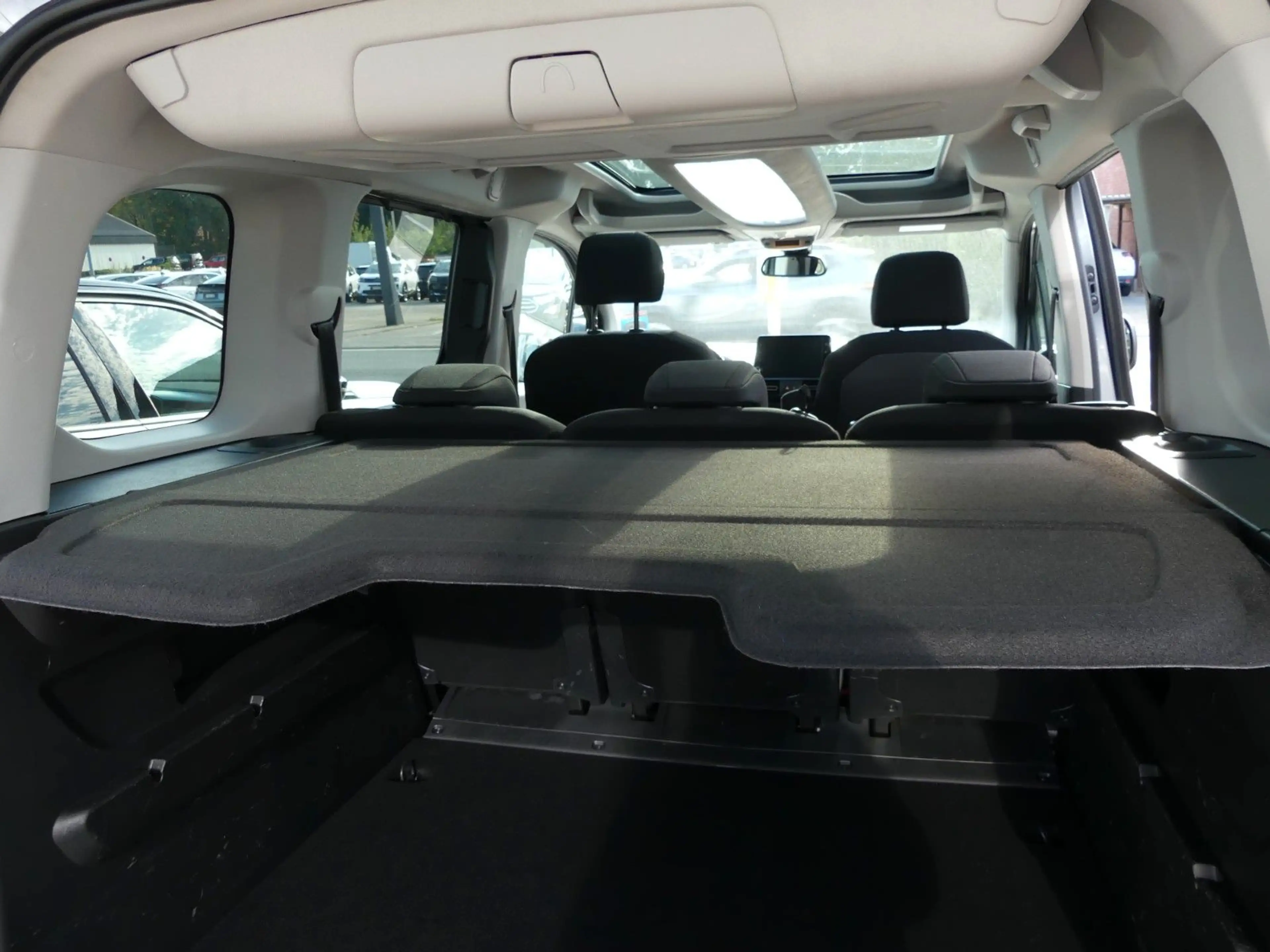 Opel Combo Life E Ultimate — photo 11