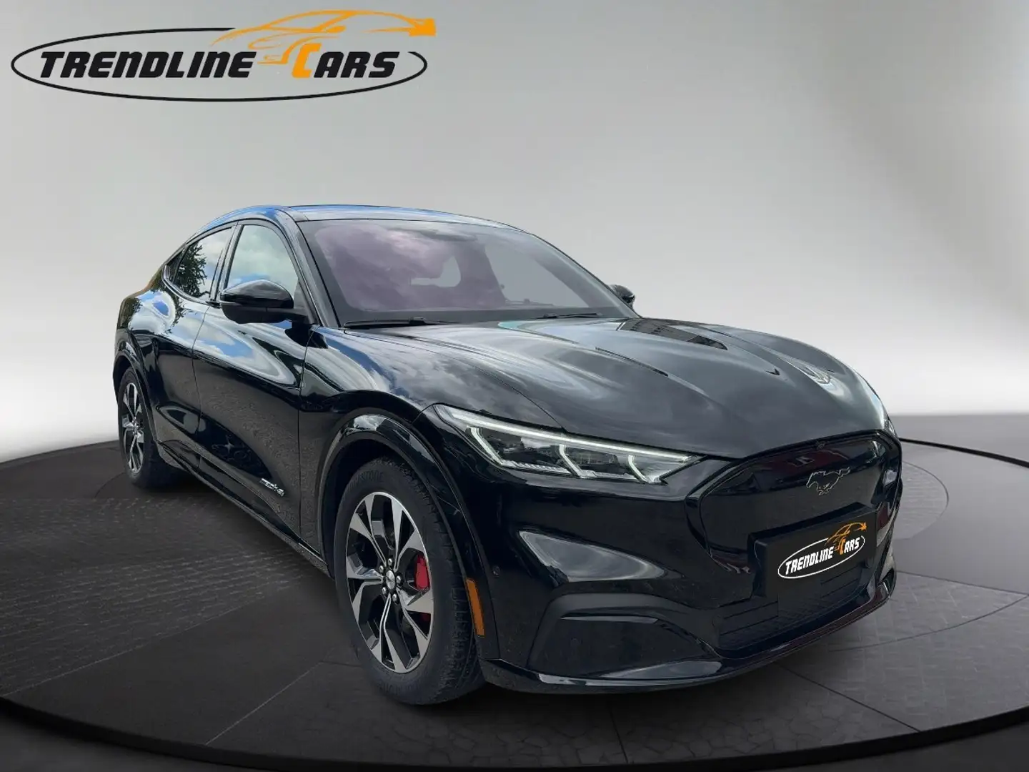 Ford Mustang Mach-E Elektro 70kWh Standard Range AWD Premium Schwarz - 1
